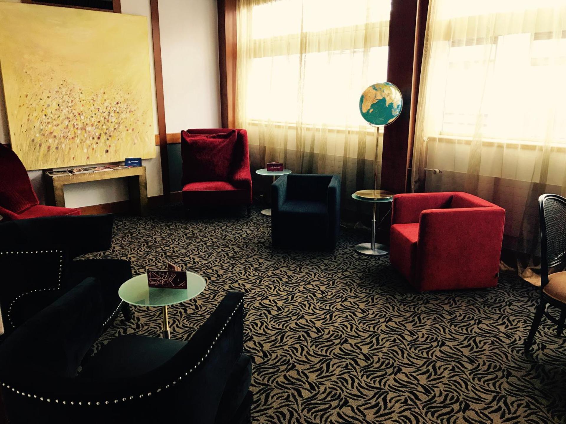 Communal lounge/ TV room