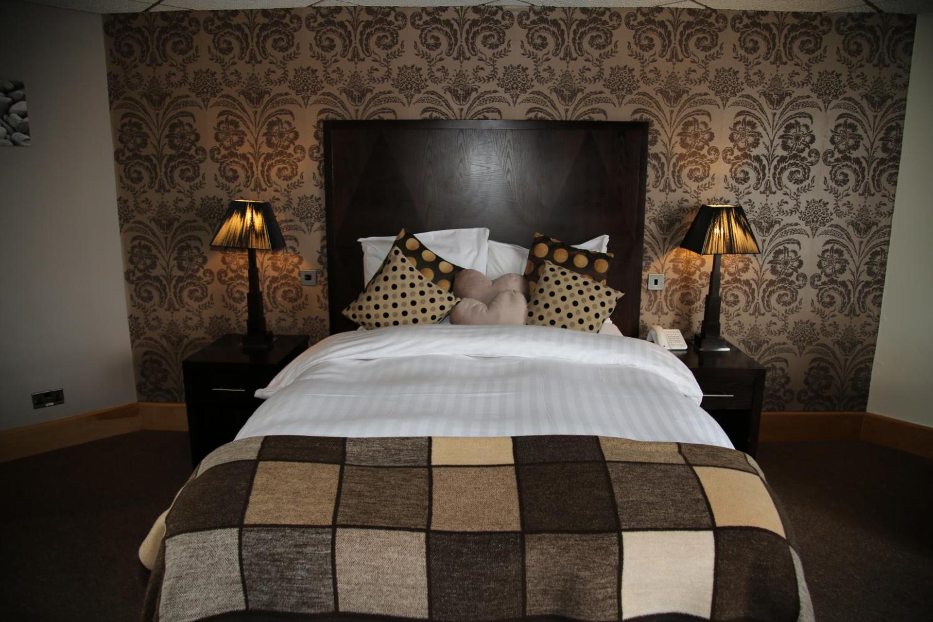 Inn On The Prom At The Fernlea Hotel