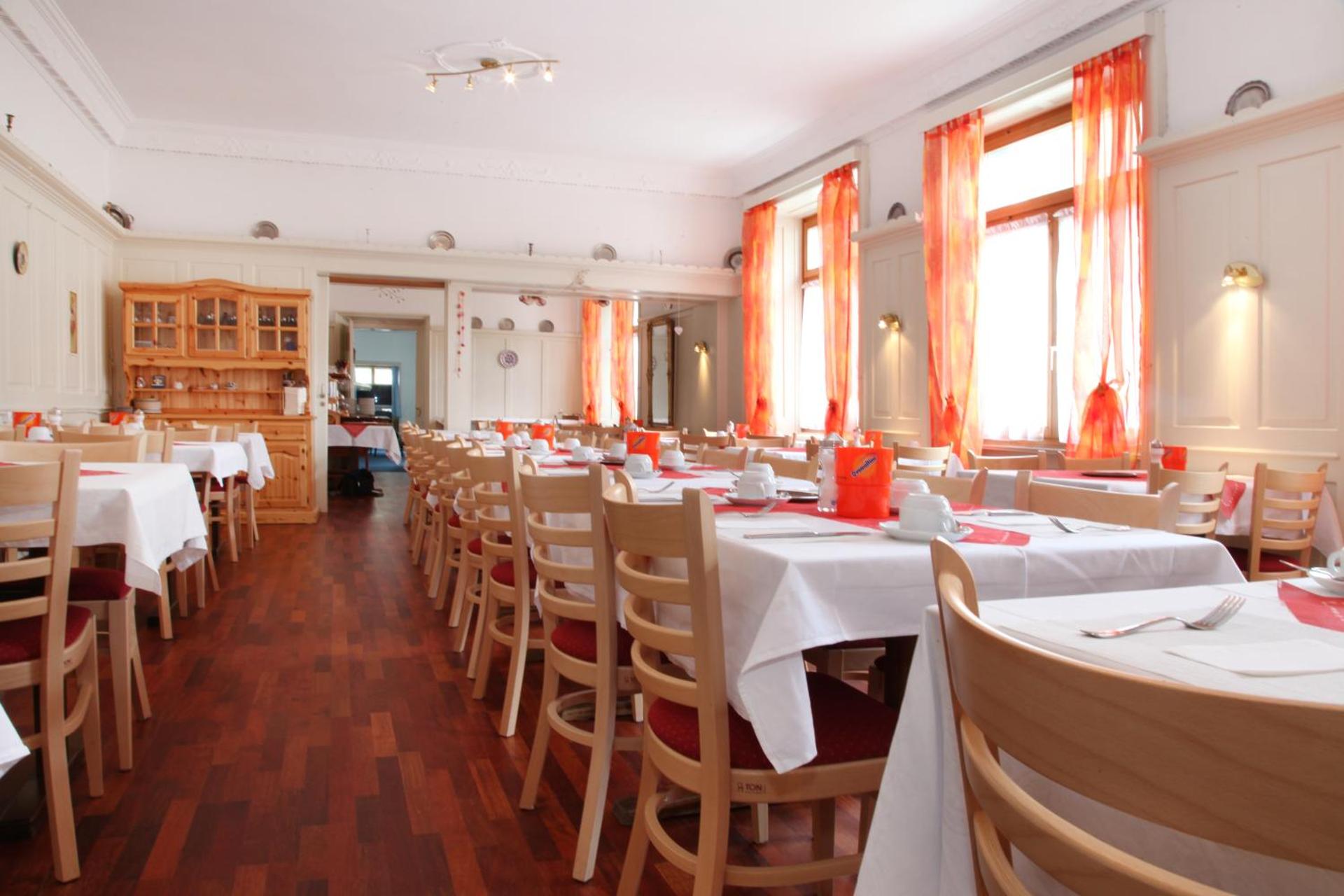 Restaurant/places to eat