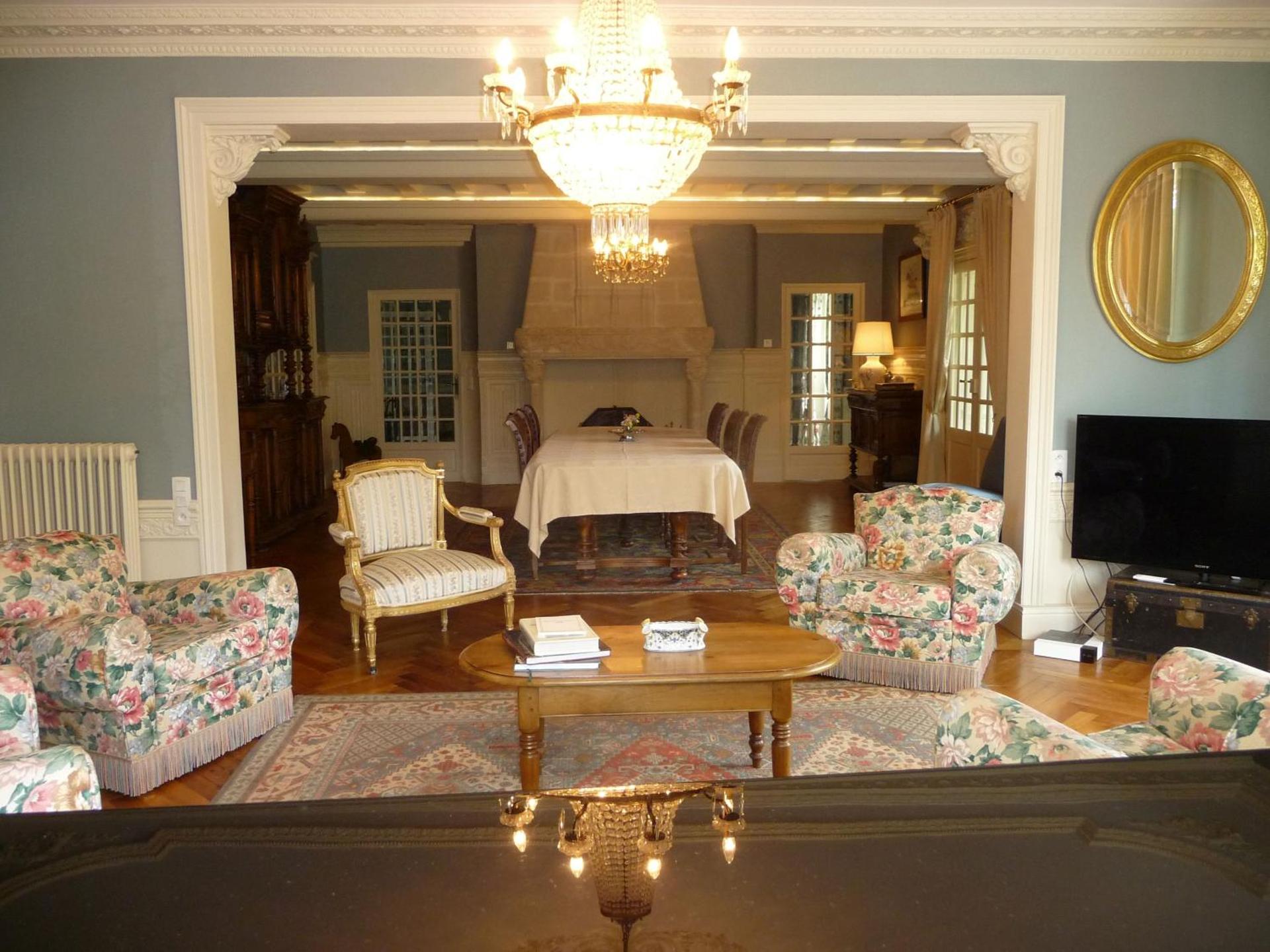 Communal lounge/ TV room