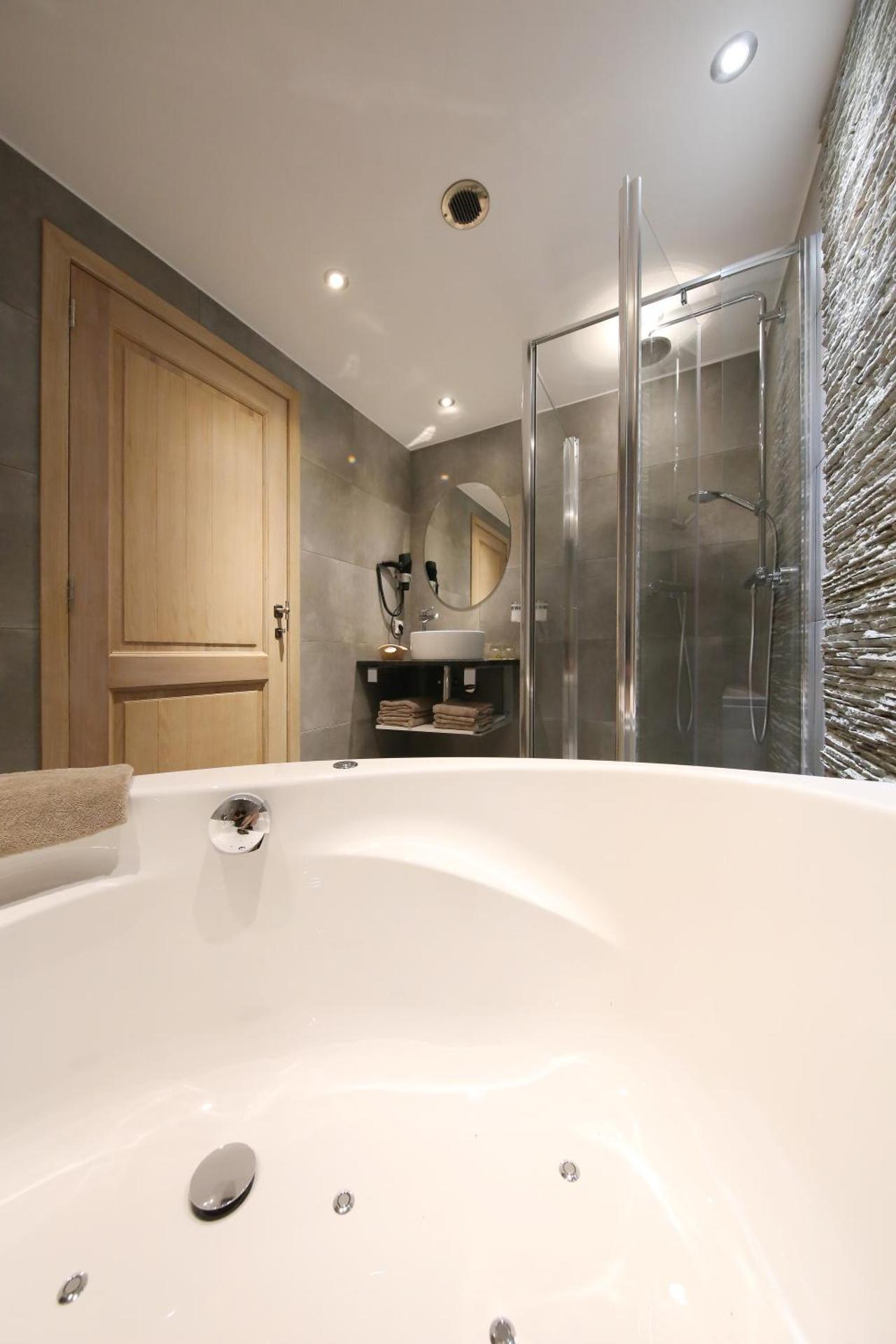 Double Room with Spa Bath - Annex