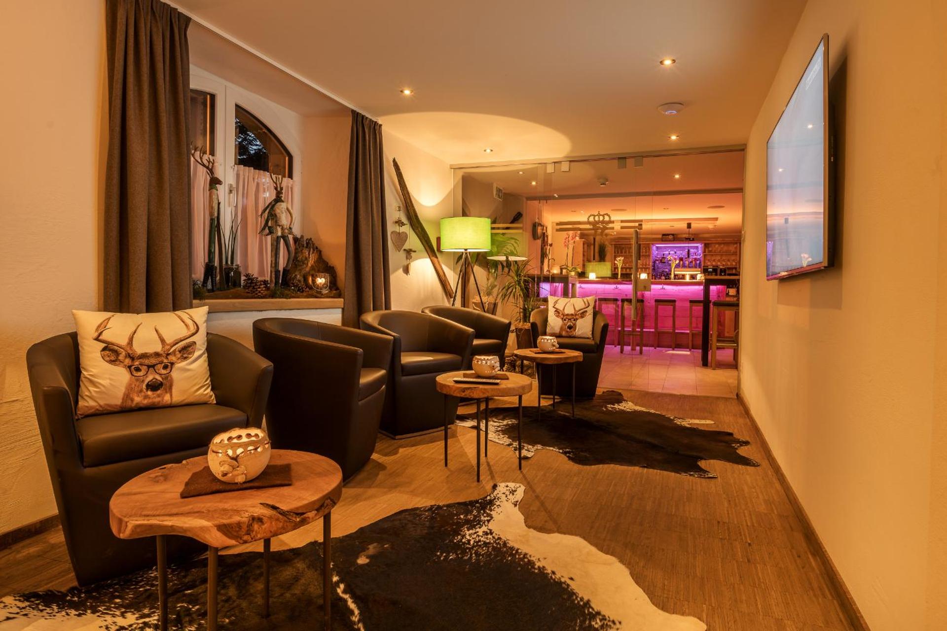 Communal lounge/ TV room