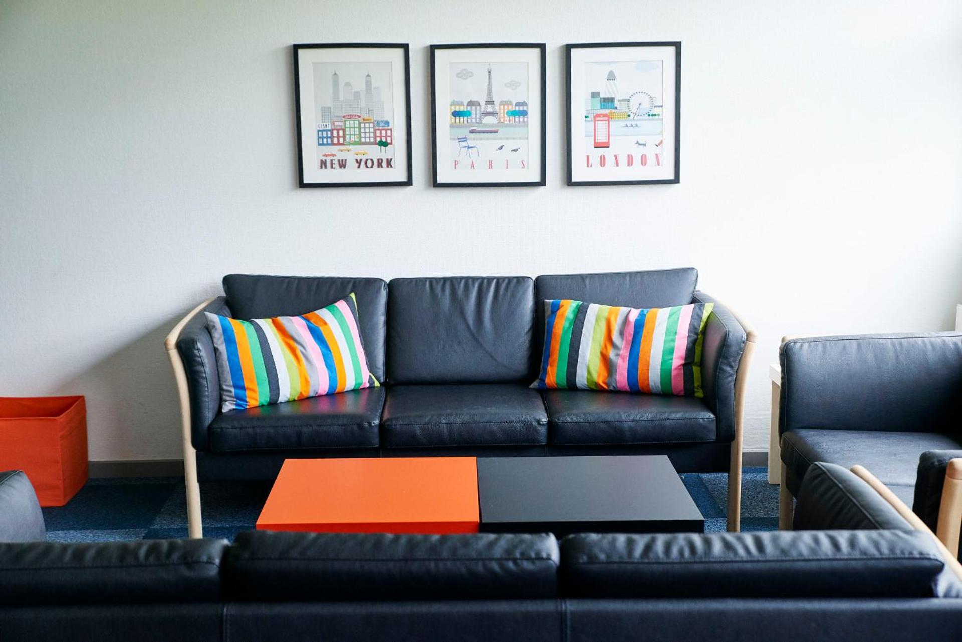 Communal lounge/ TV room