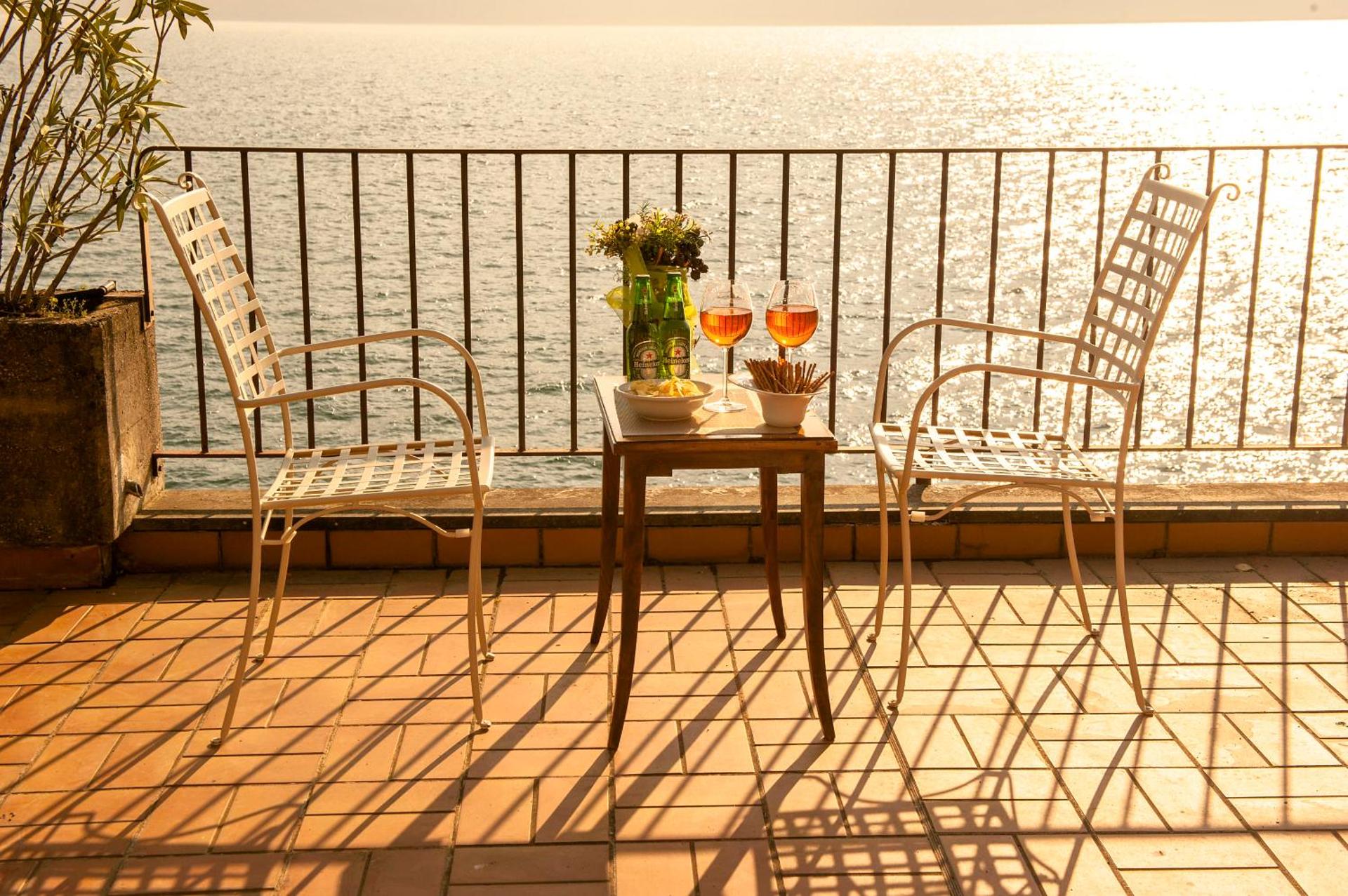 The Terrace on the Lake