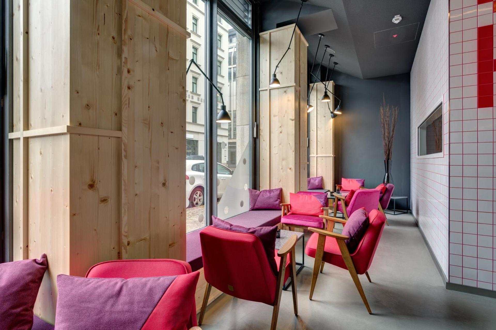 Communal lounge/ TV room