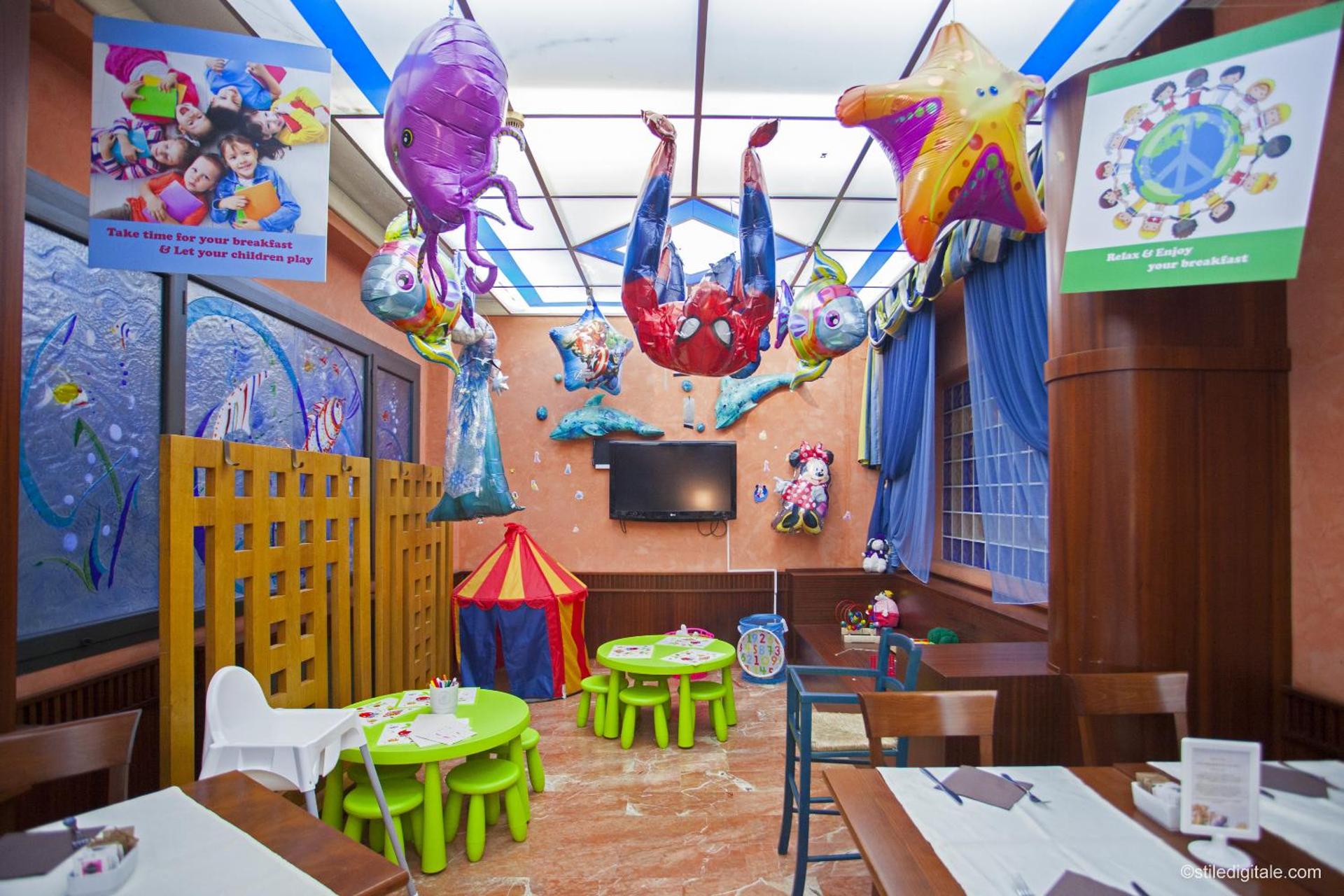 Communal lounge/ TV room