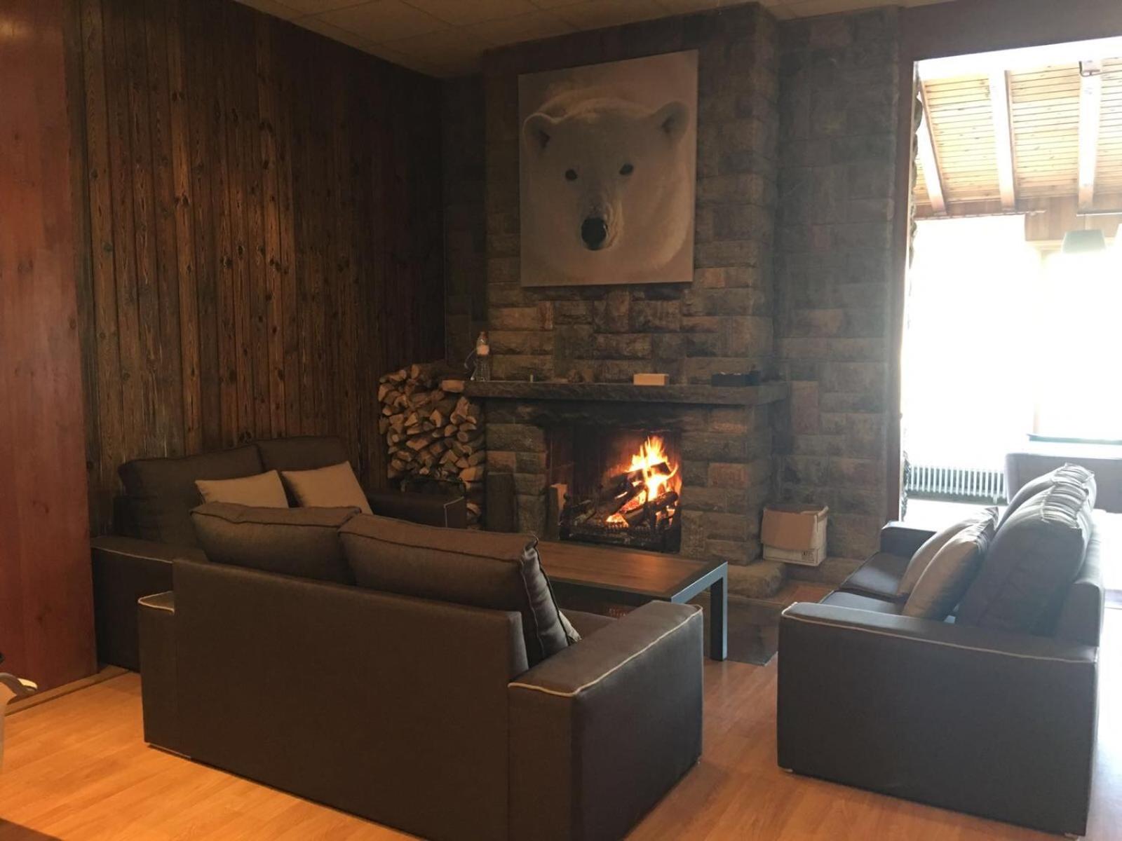 Communal lounge/ TV room