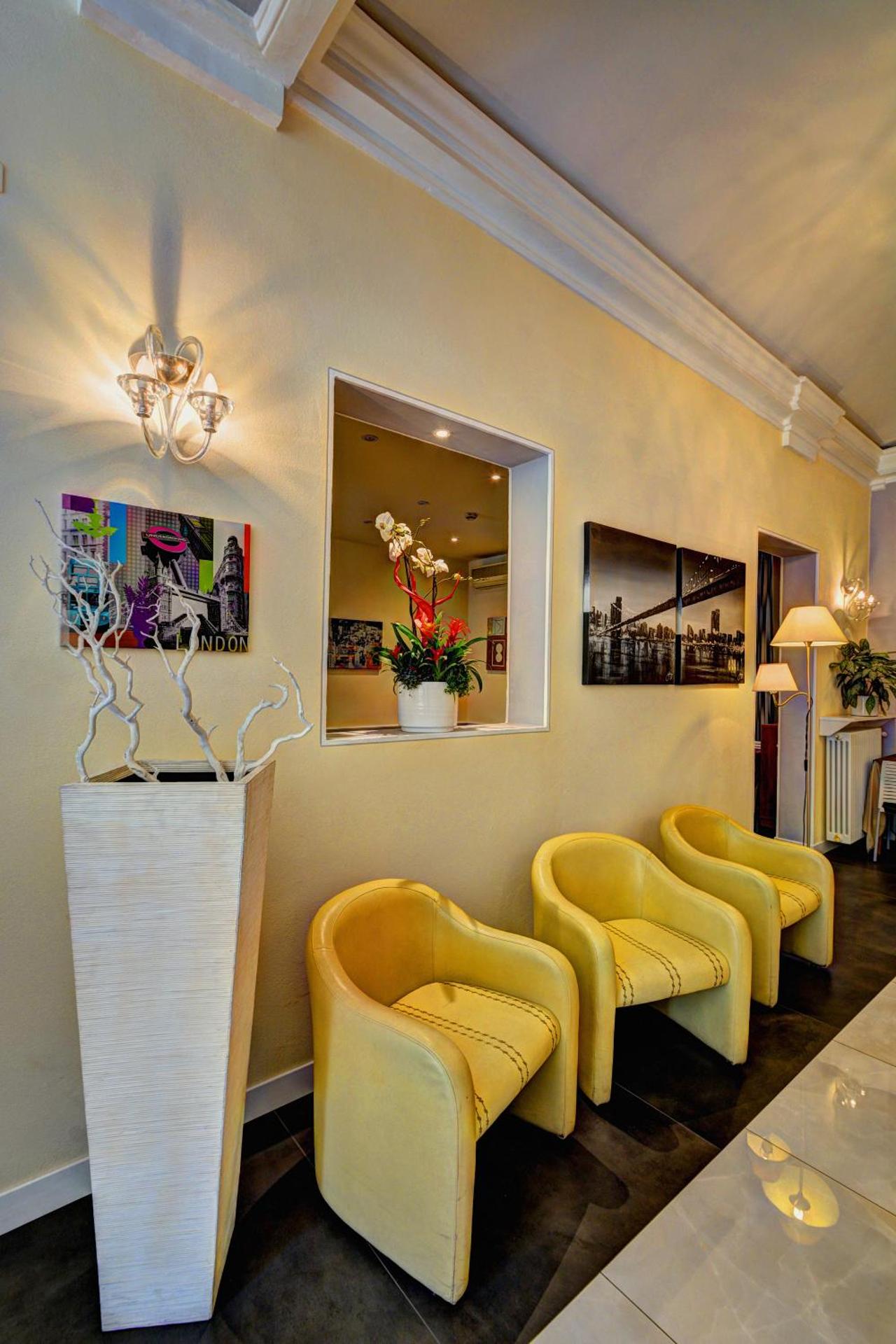 Communal lounge/ TV room