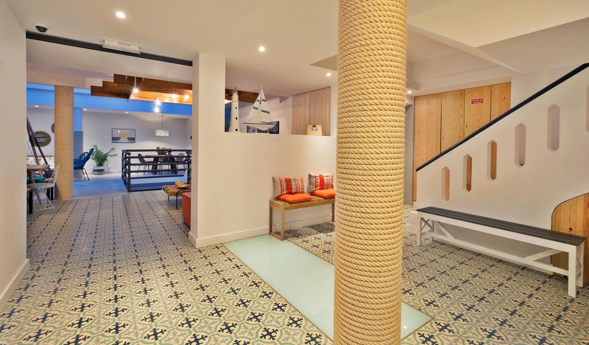 Communal lounge/ TV room