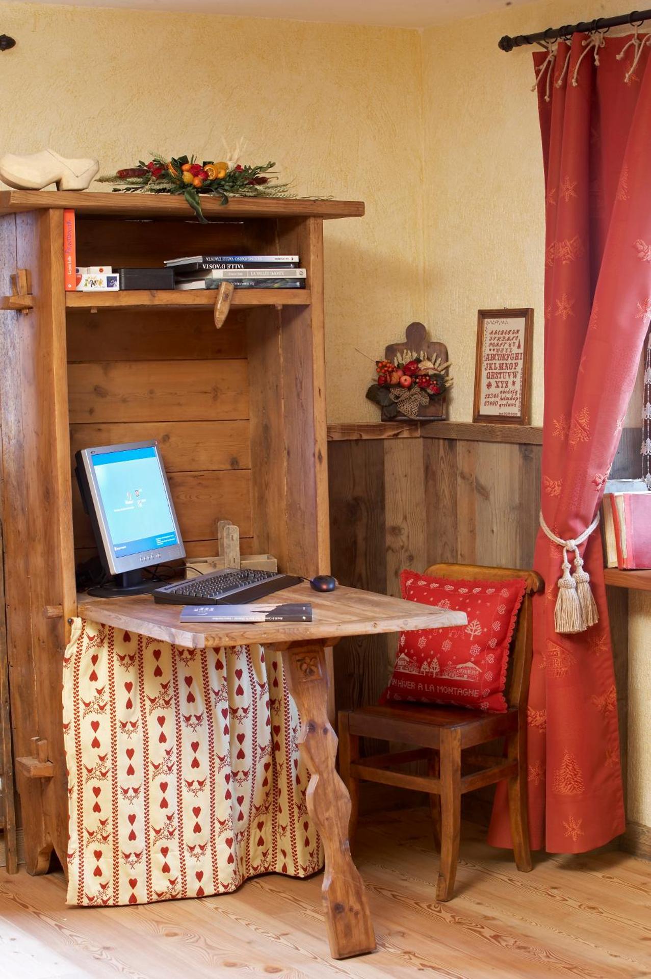 Communal lounge/ TV room