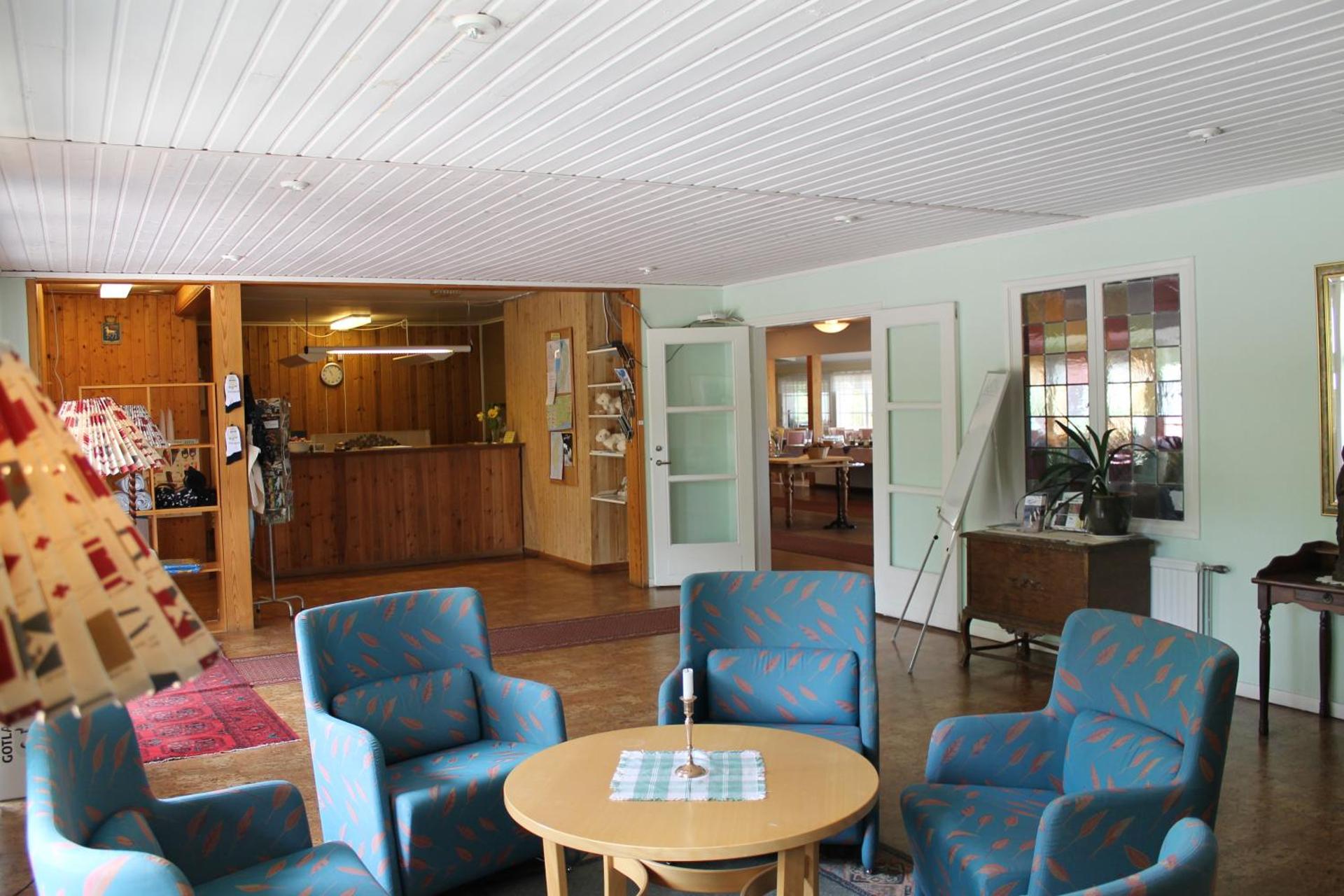 Communal lounge/ TV room