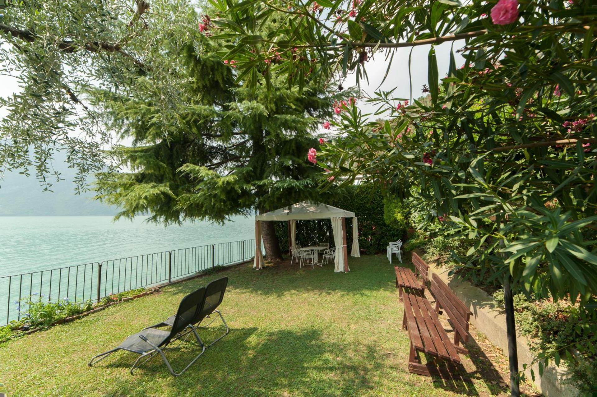 The Terrace on the Lake