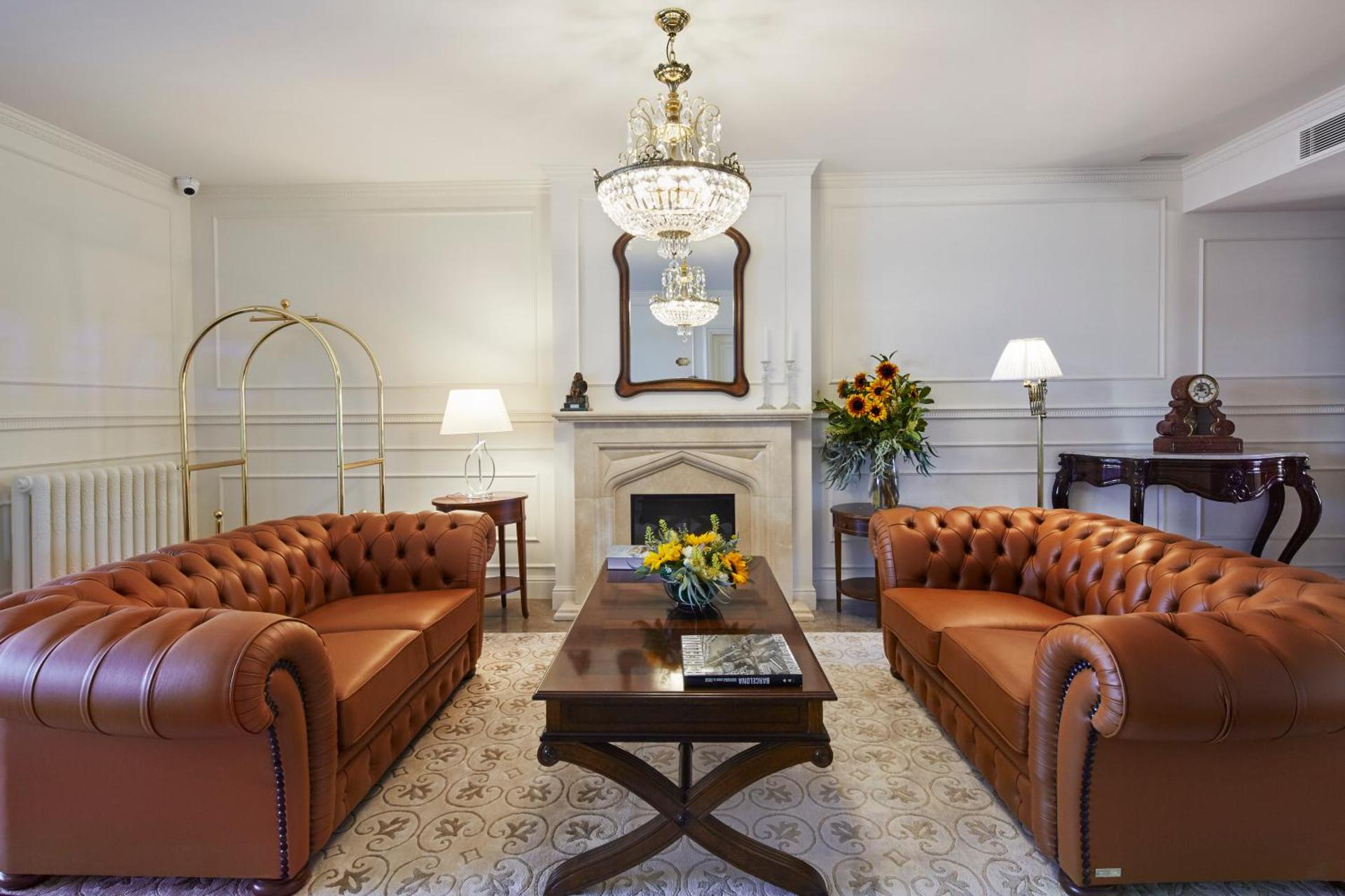 Communal lounge/ TV room