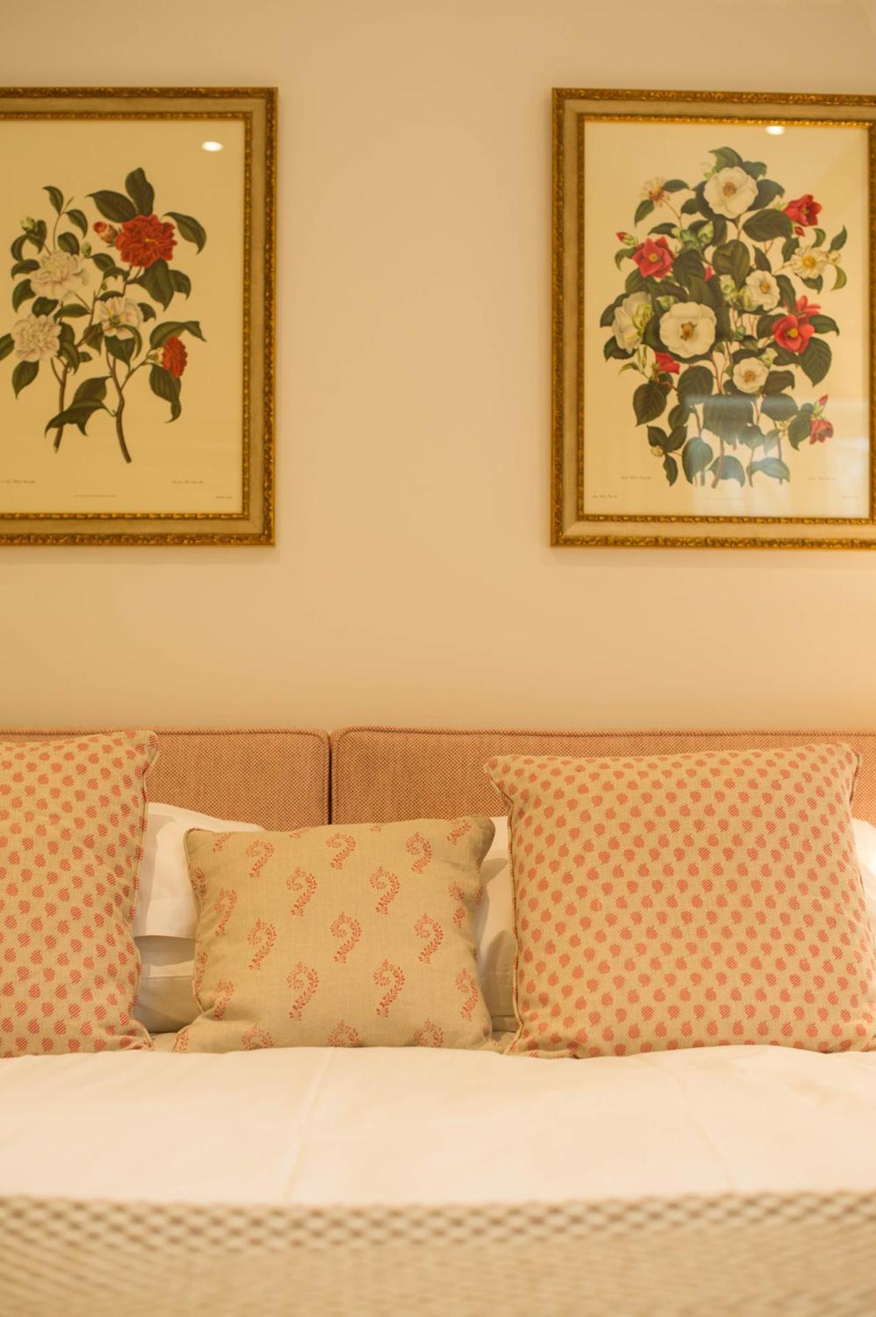 Cowdray Holiday Cottages