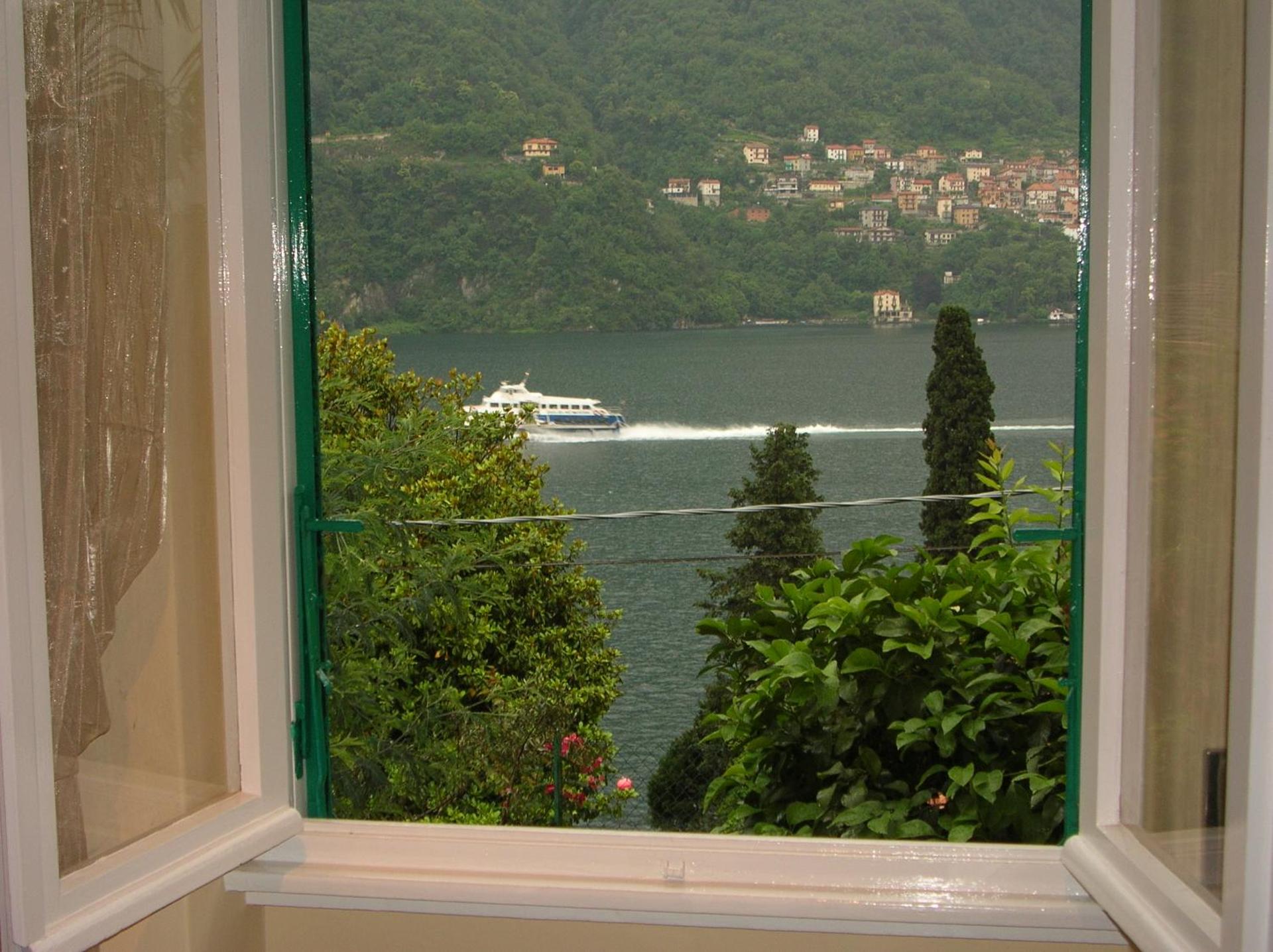 Apartment with Lake View and Garden - Separate Building