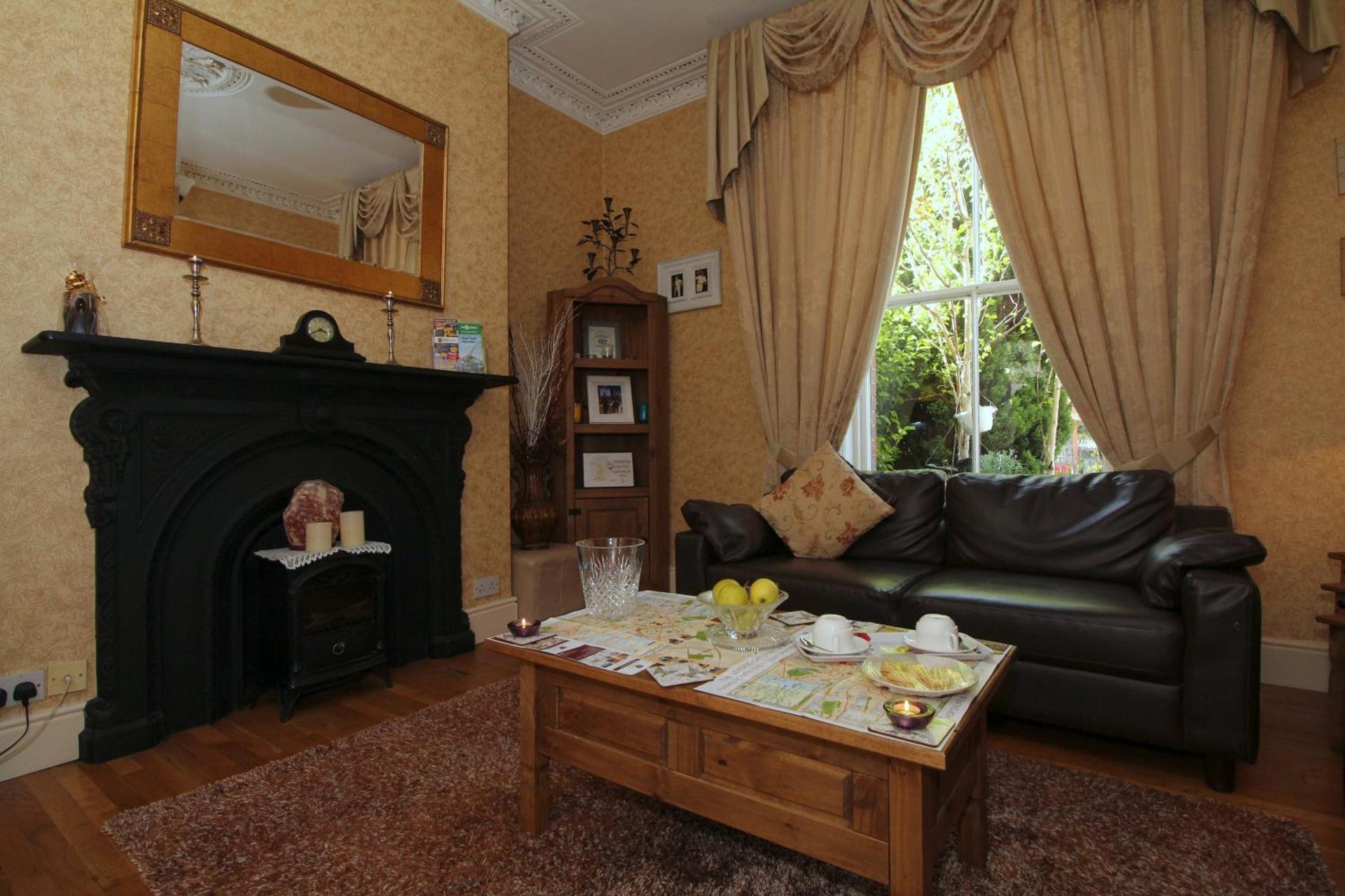 Communal lounge/ TV room