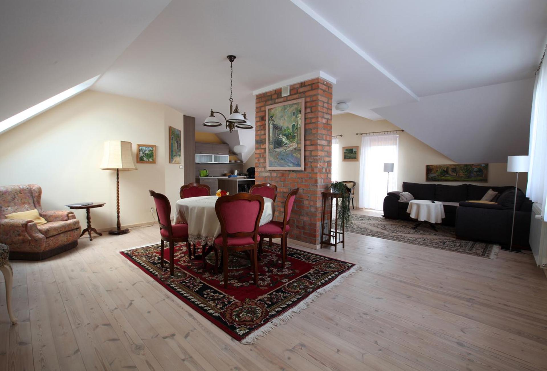 Communal lounge/ TV room