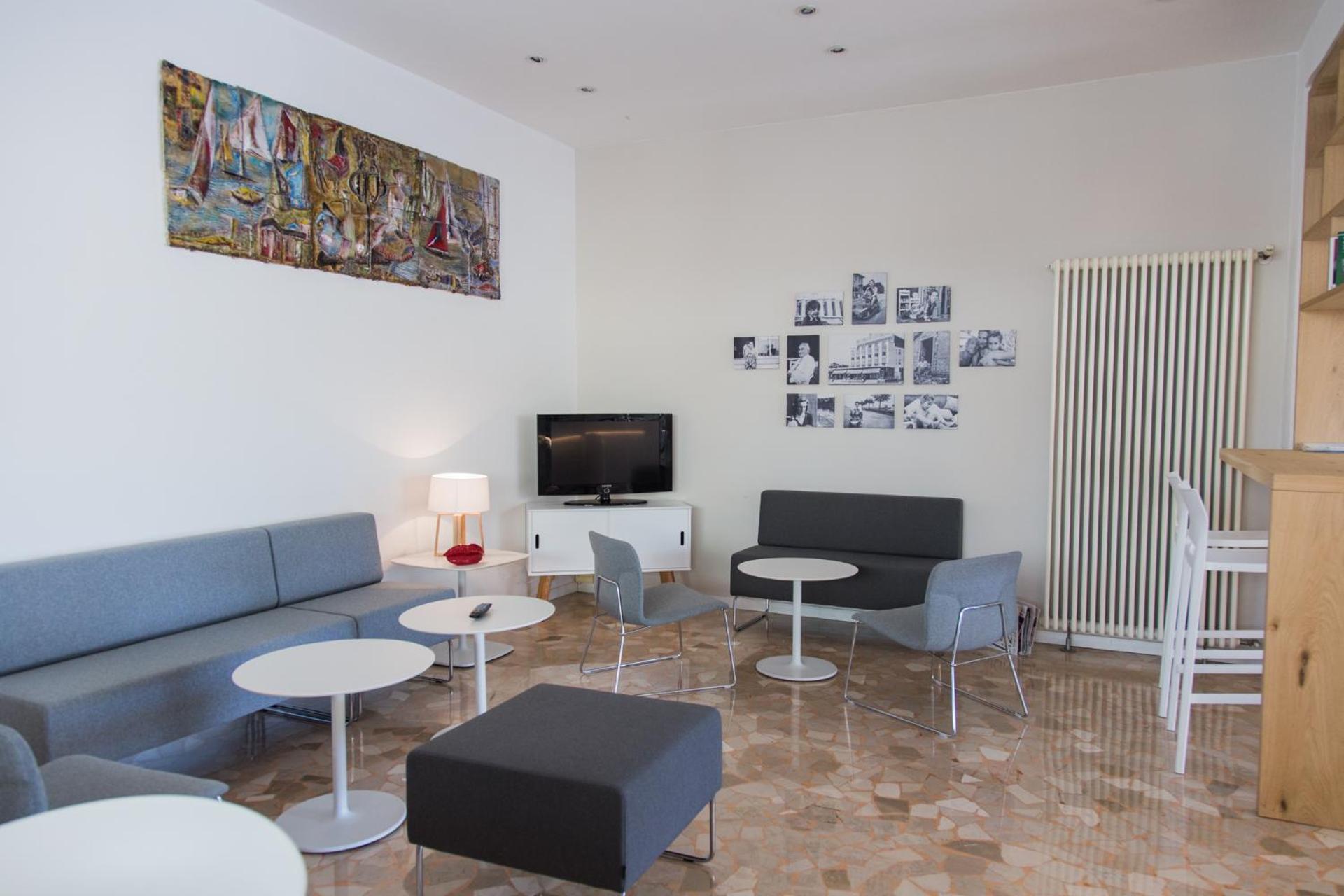 Communal lounge/ TV room