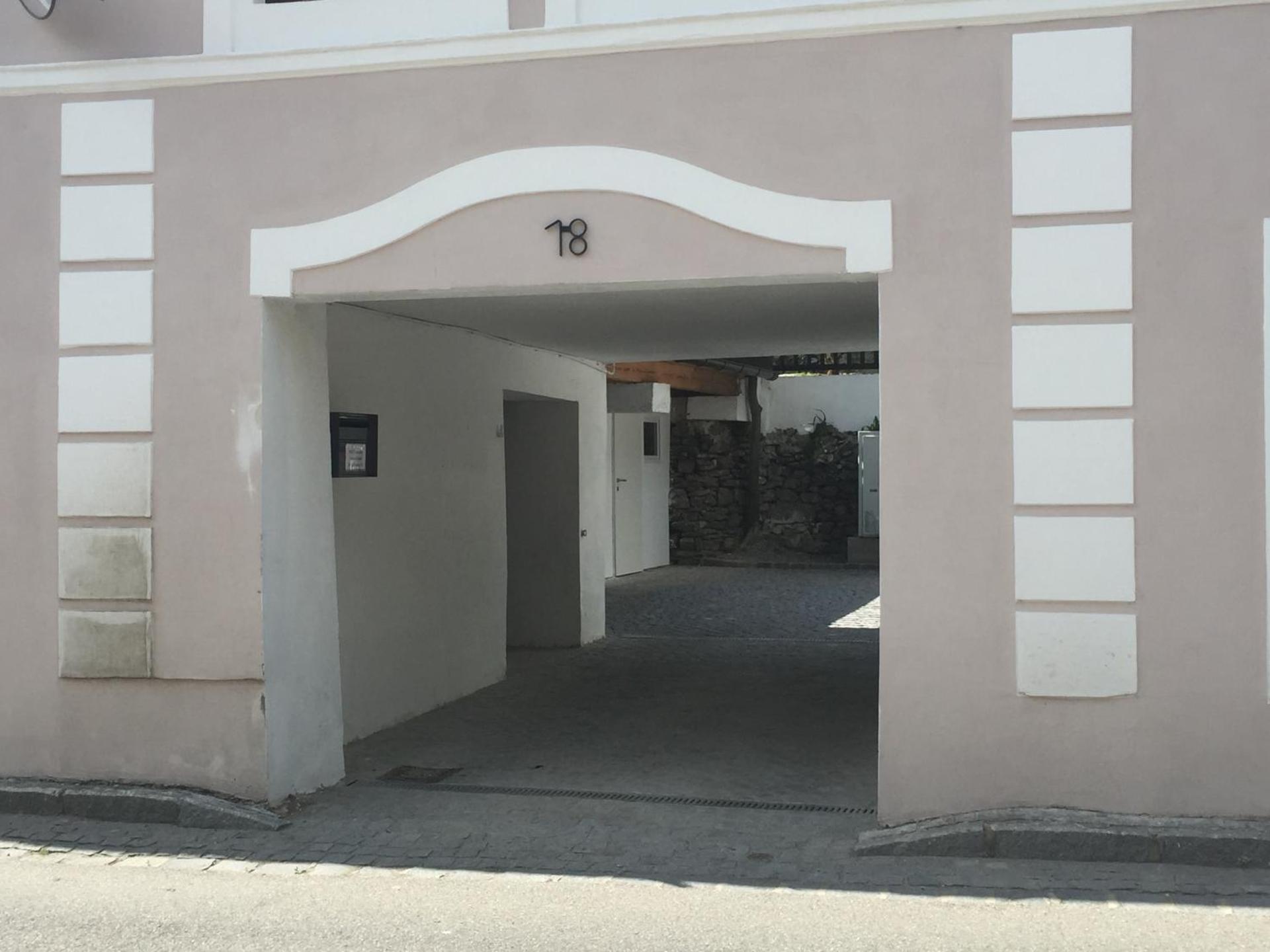 Facade/entrance