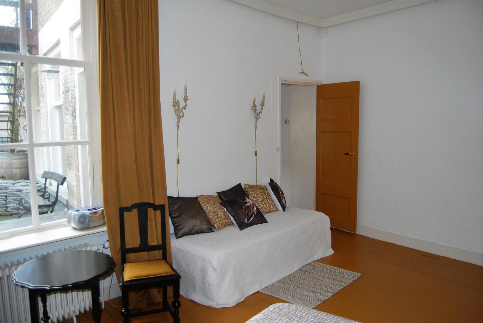 Fotografie 10: Bed & badkamer Het Lemstra Hûs