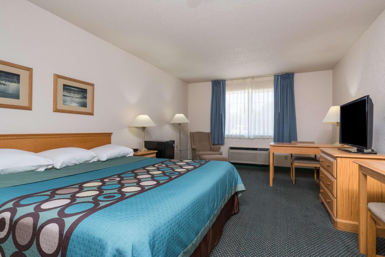 Super 8 by Wyndham Sheldon photo 8