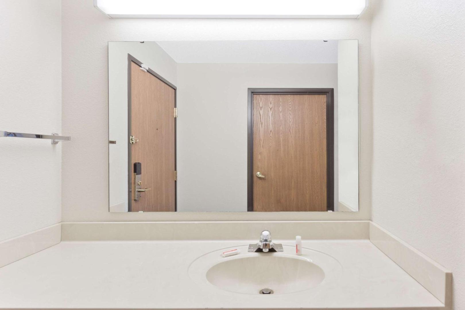 Foto 5: Super 8 by Wyndham Cloverdale IN