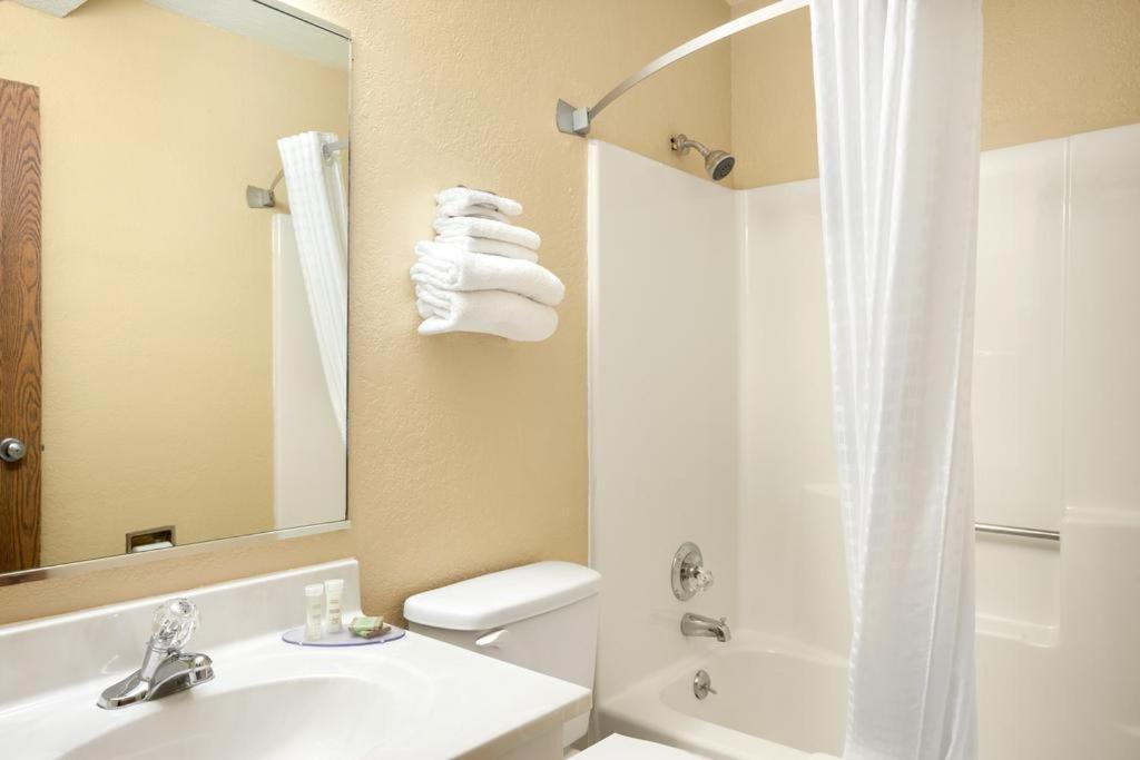 Fotografia 10: Super 8 by Wyndham Burlington