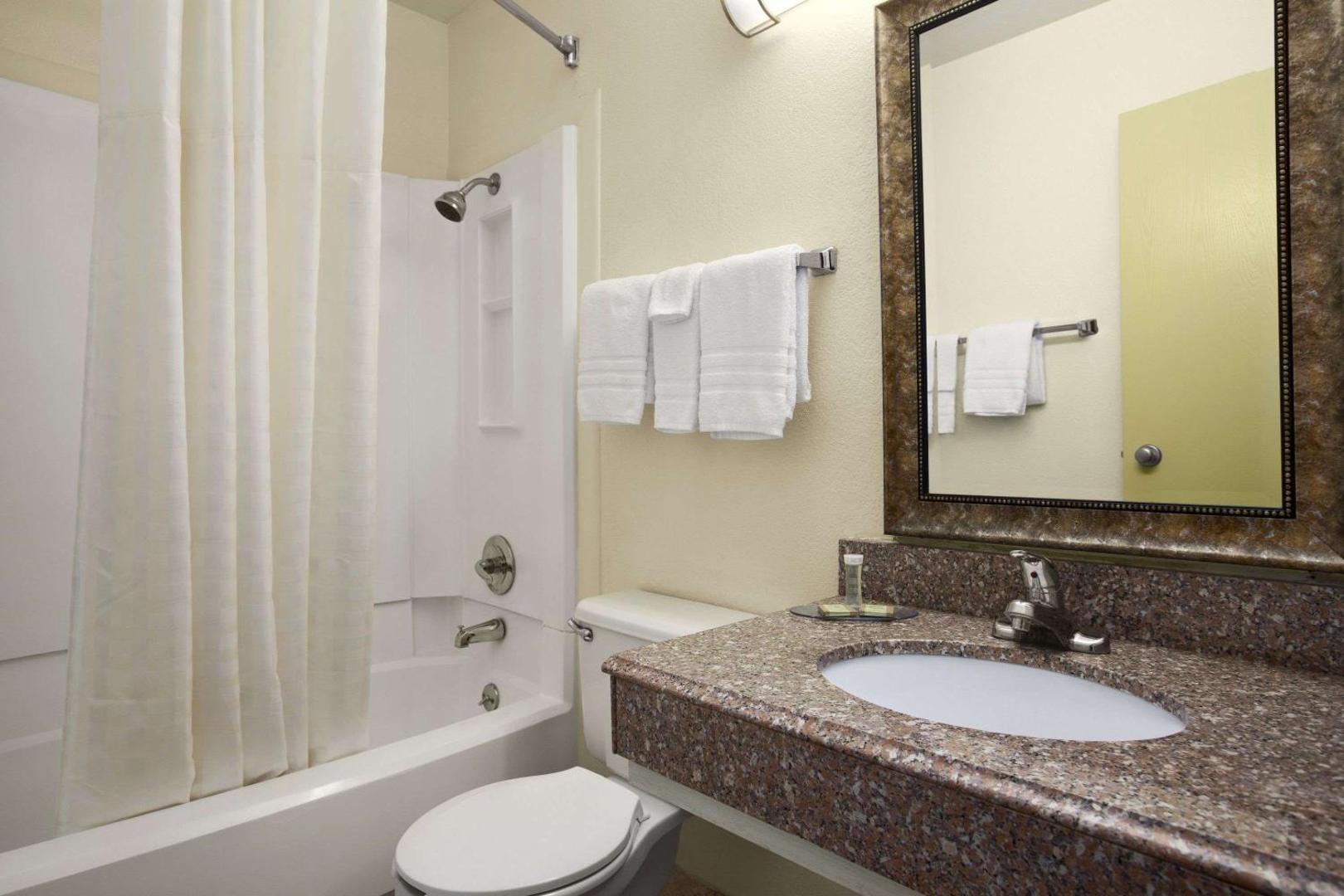 Foto 7: Super 8 by Wyndham Carlsbad