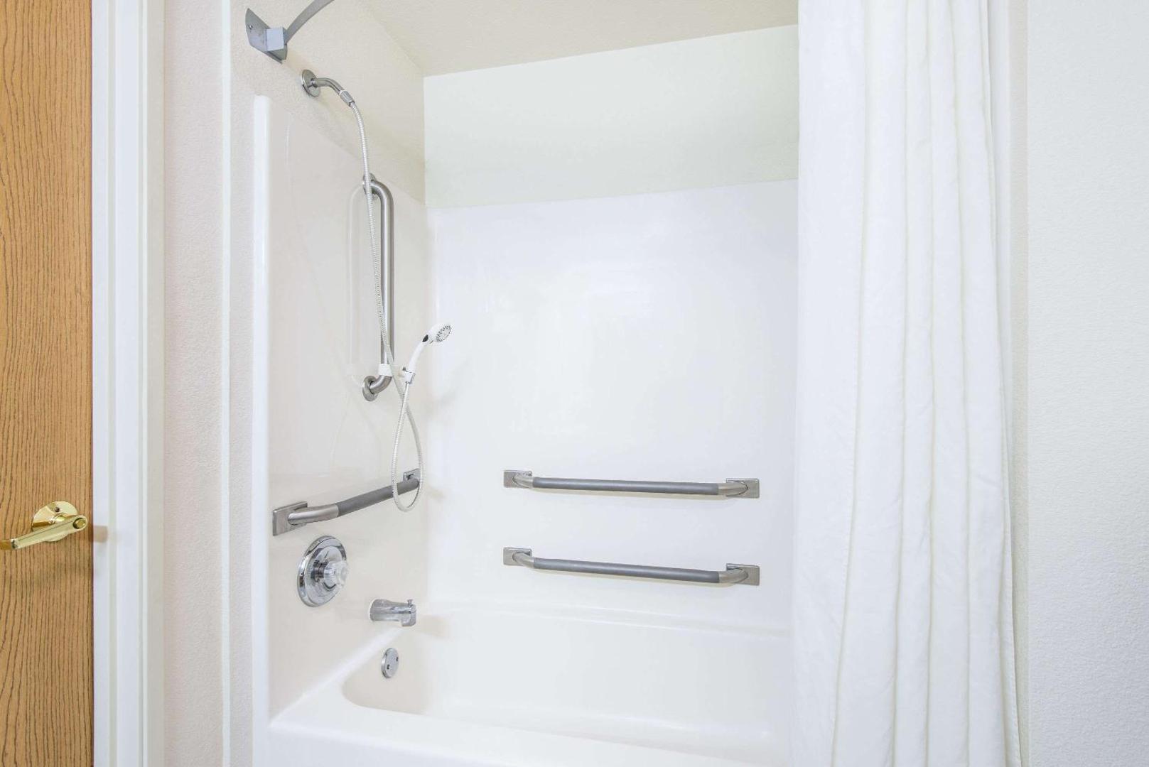 Foto 9: Super 8 by Wyndham West Middlesex/Sharon Area