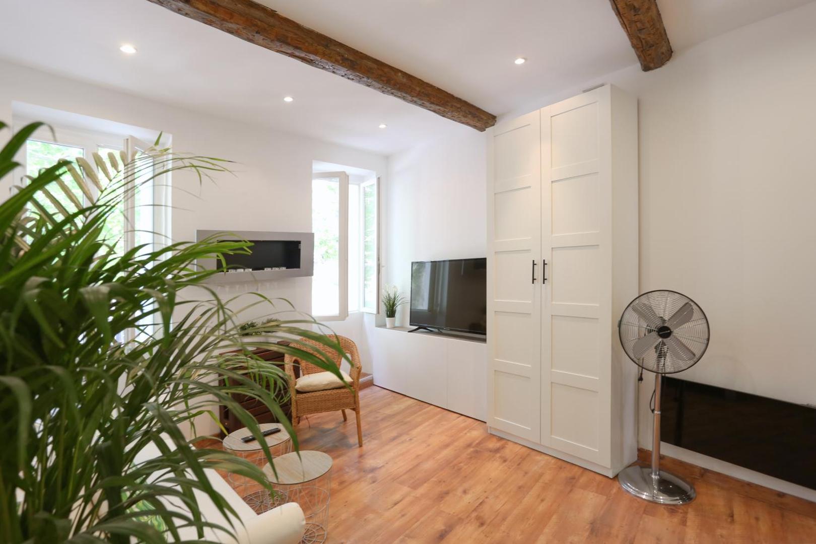 Billede 10: GregBnb - T2 Cosy et design - PARKING INCLUS - WiFi - 15min Gare