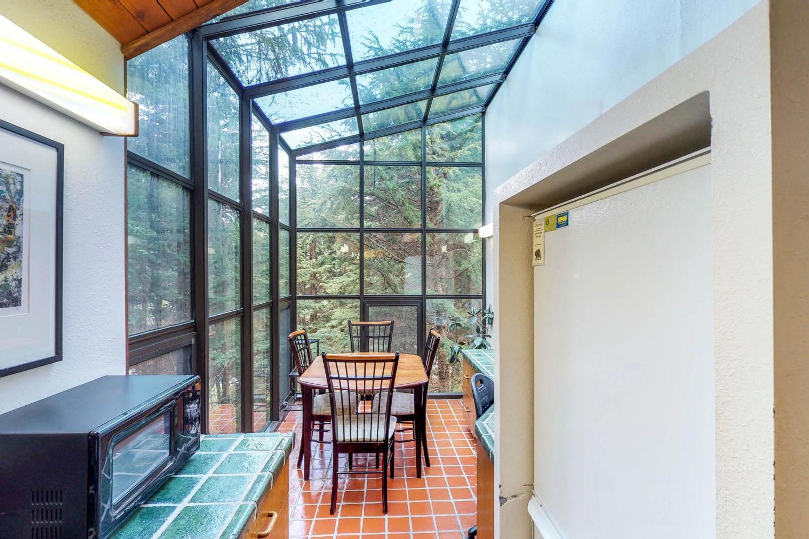 Open-Beam Girdwood Chalet w Sunlit Solarium的照片6