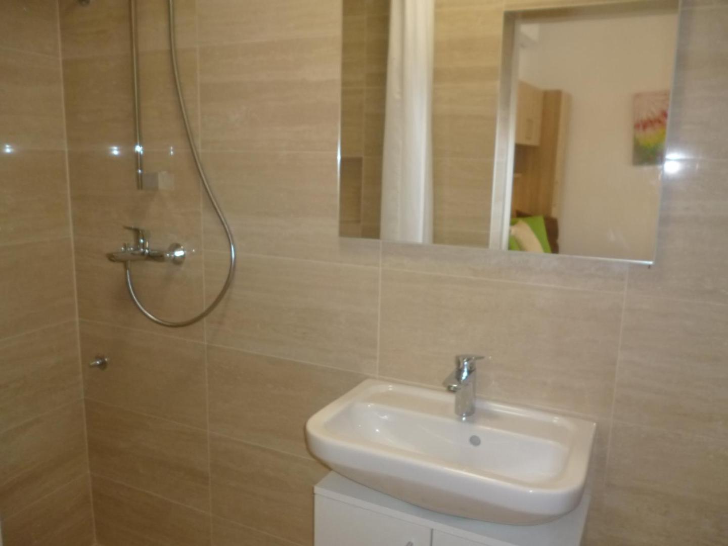 Foto 9: Adel