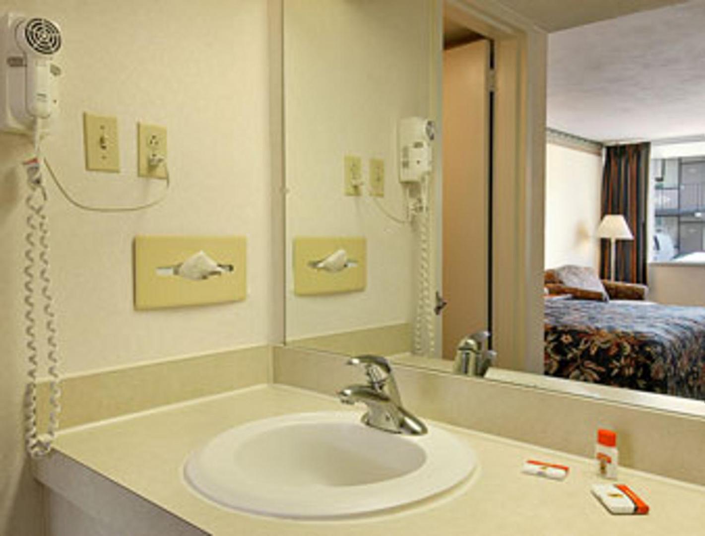 Kuva 6: Super 8 by Wyndham Camp Springs/Andrews AFB DC Area