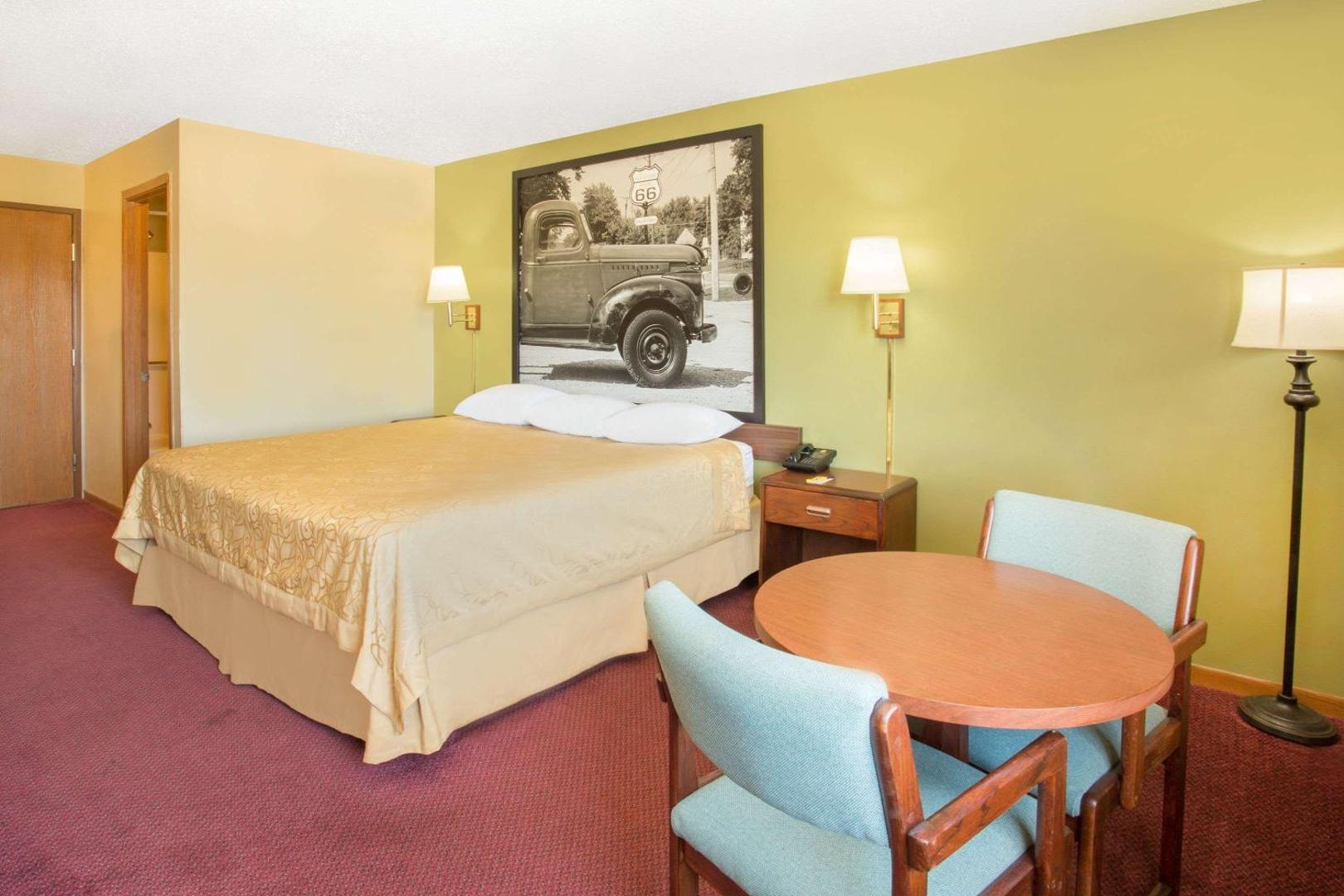 Foto 8: Super 8 by Wyndham Normal Bloomington
