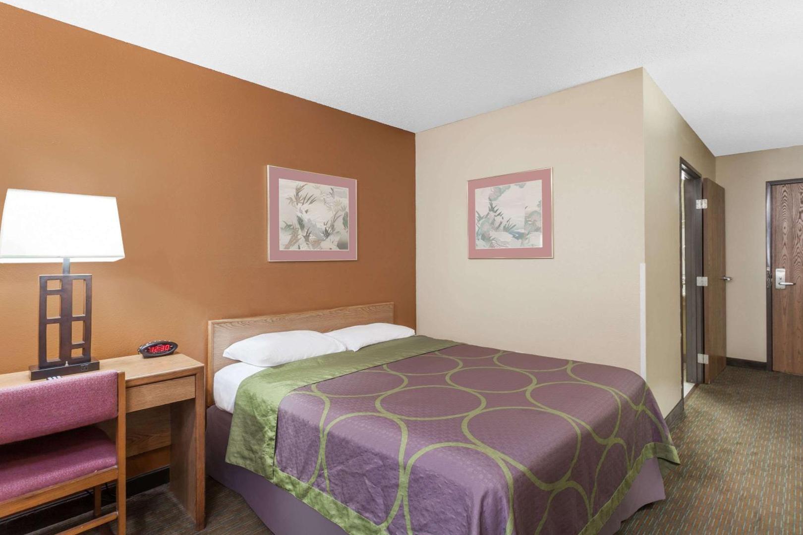 Bilde 6: Super 8 by Wyndham Charlotte/Amusement Park Area