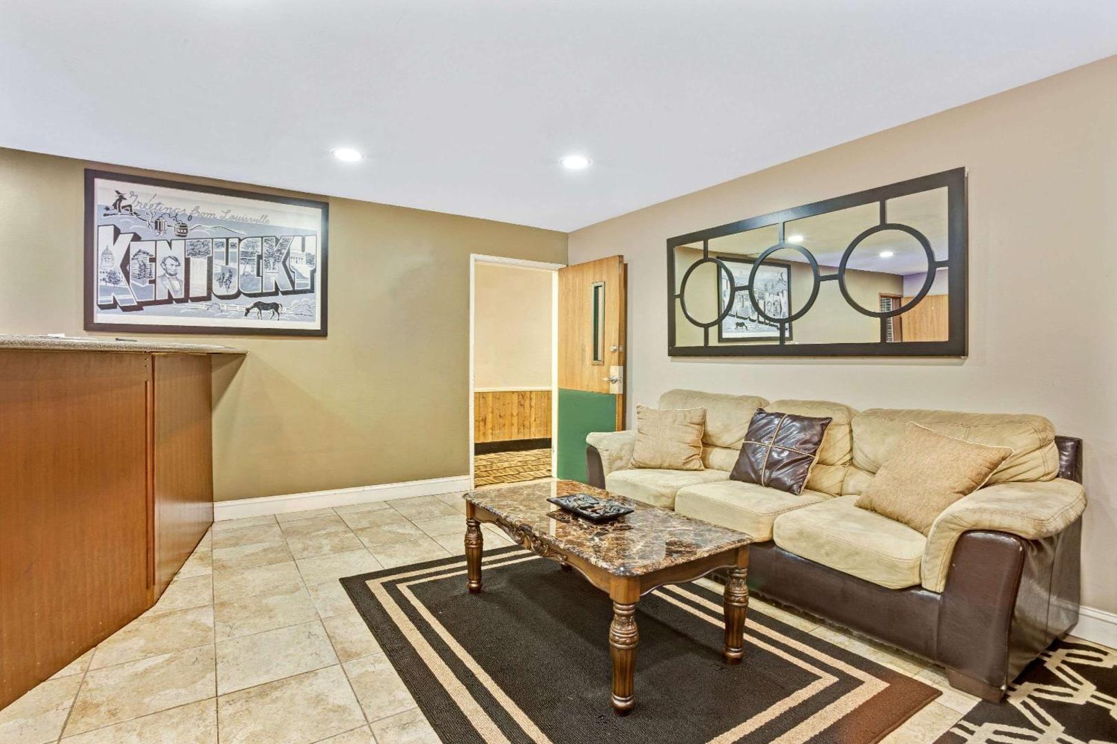 Bilde 4: Super 8 by Wyndham Louisville Airport