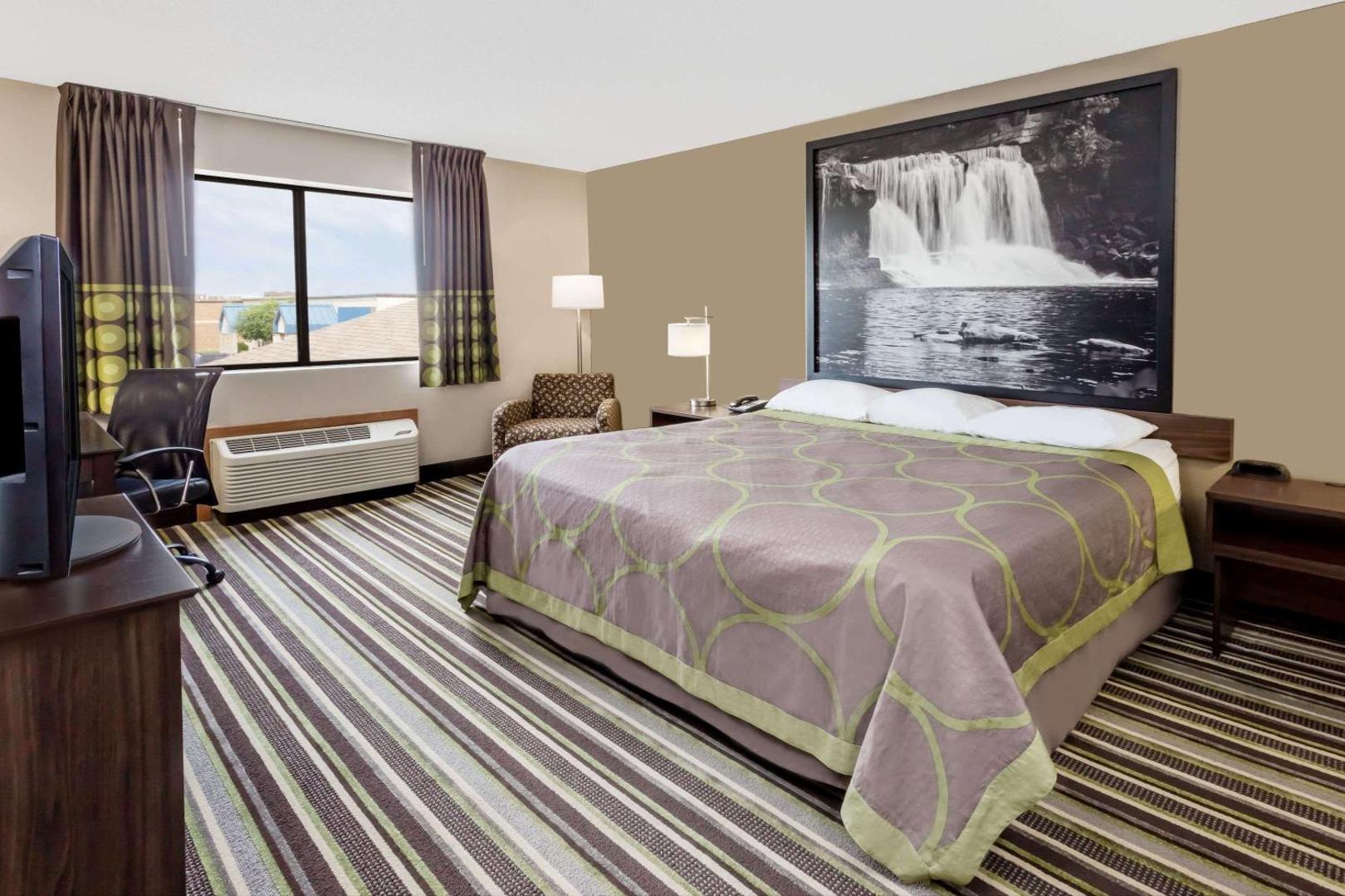 Photo 10 : Super 8 by Wyndham Plymouth
