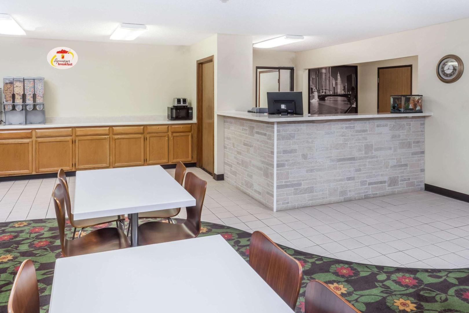 Foto 2: Super 8 by Wyndham Pekin/Peoria Area