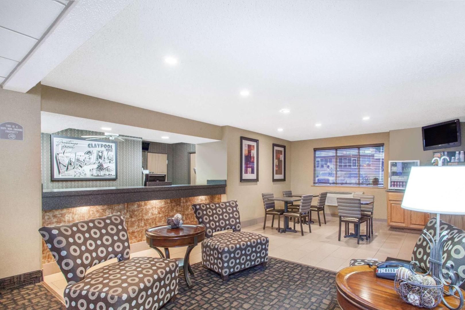 Foto 4: Super 8 by Wyndham Richlands/Claypool Hill Area