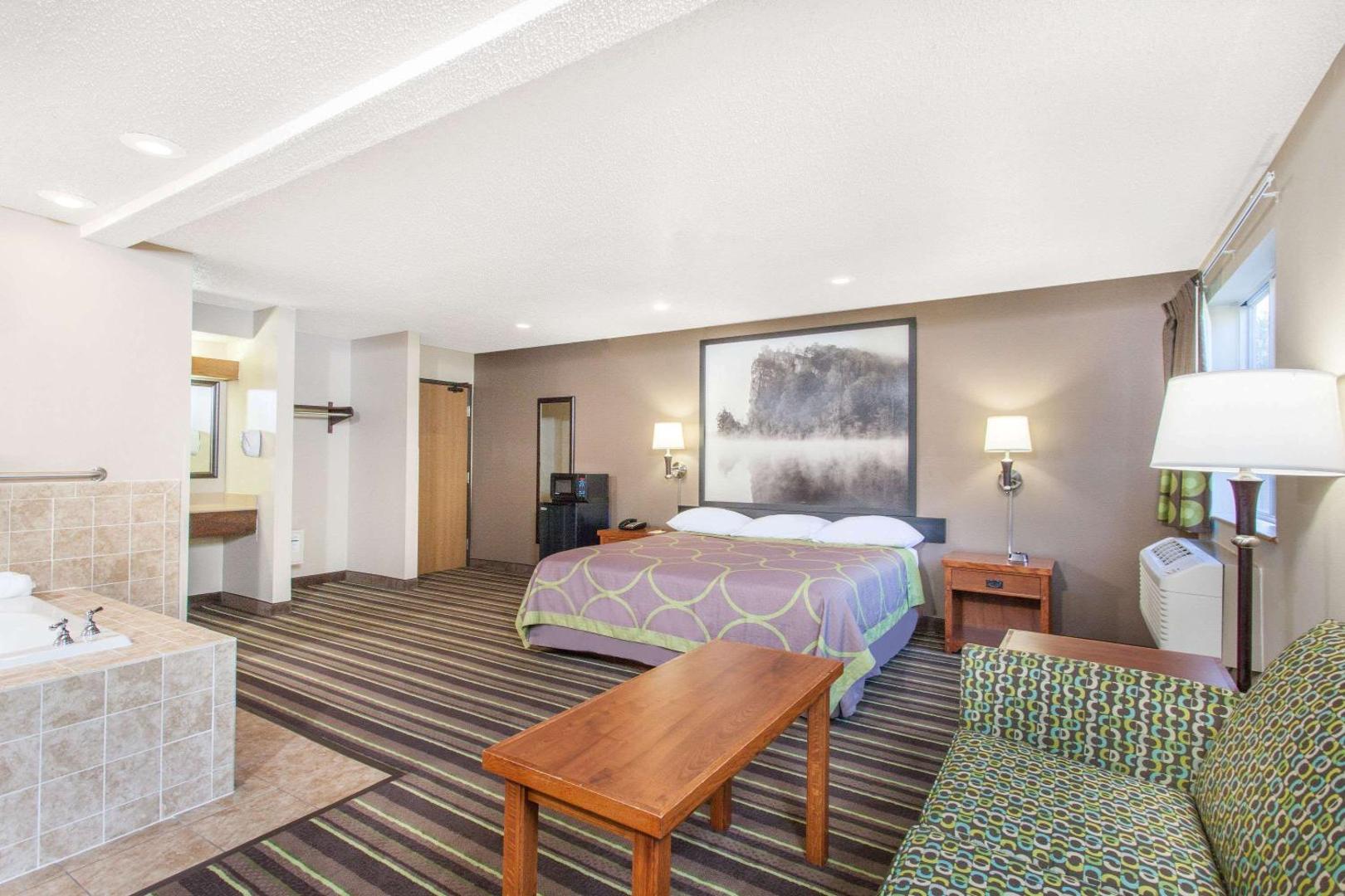 Foto 8: Super 8 by Wyndham Richlands/Claypool Hill Area