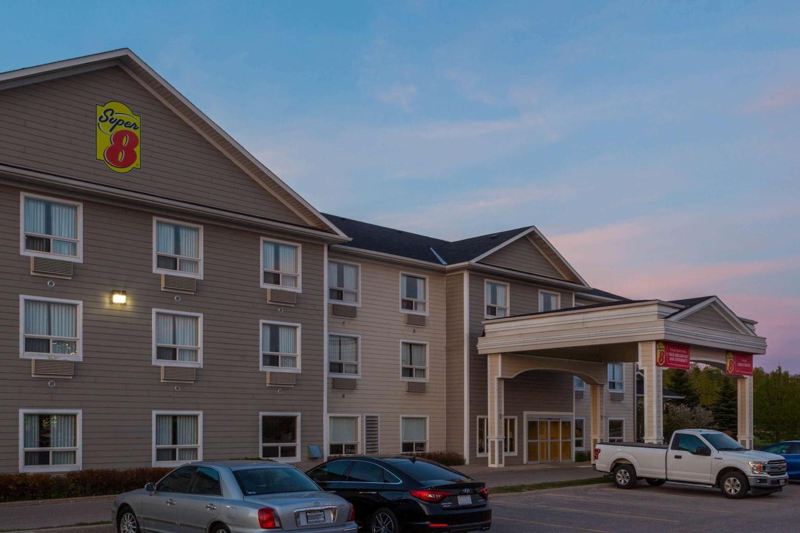 Kuva 2: Super 8 by Wyndham Midland