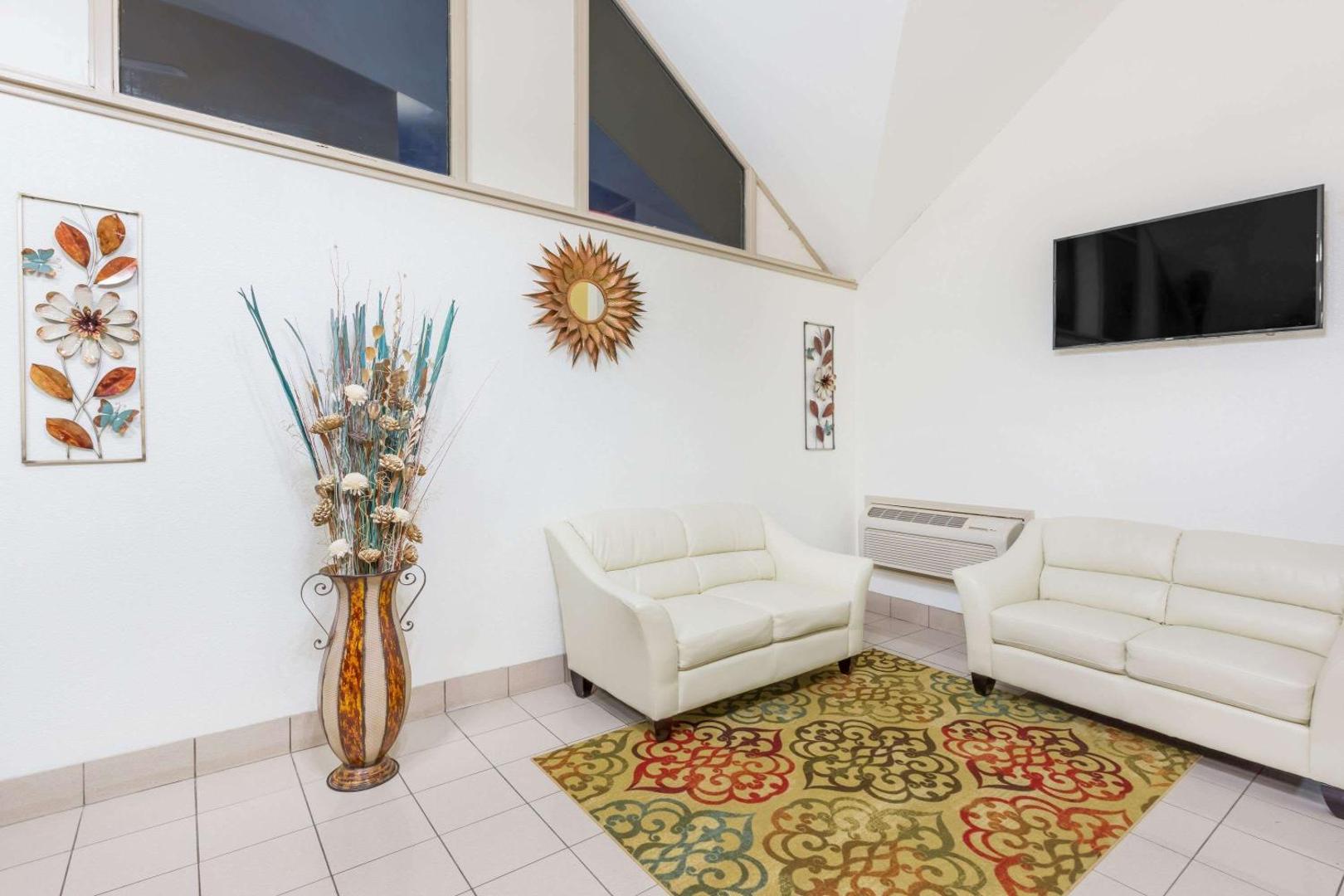 Φωτογραφία 10: Super 8 by Wyndham Wichita Airport West Kellogg