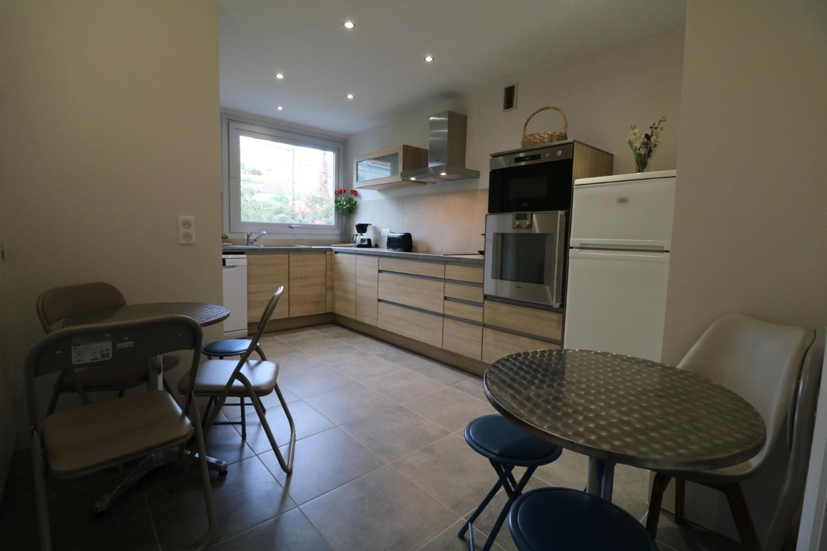 Φωτογραφία 2: 2, 3 and 4 bedroom sea view Forville Apartments 5 mins from the Palais