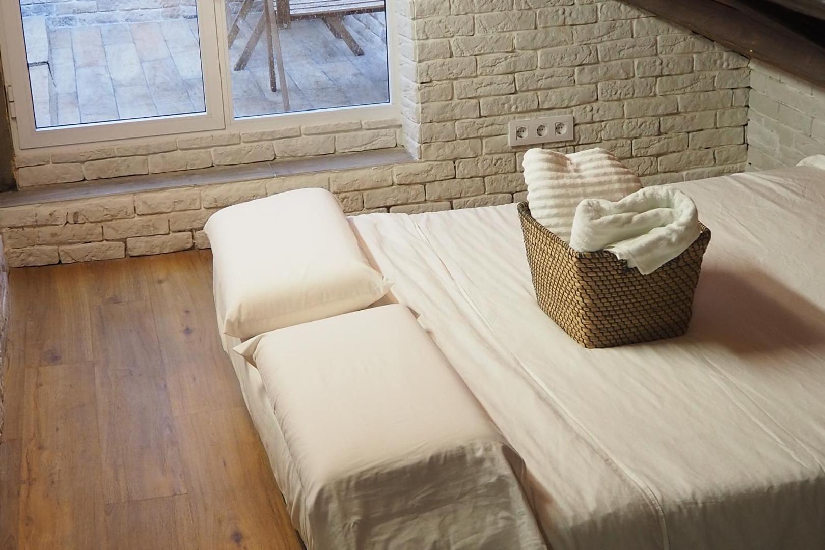 Bilde 6: Tiny apartment on the roof touching Gibraltar