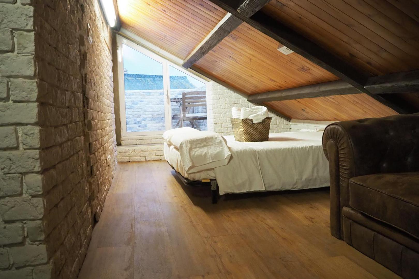 Bilde 7: Tiny apartment on the roof touching Gibraltar