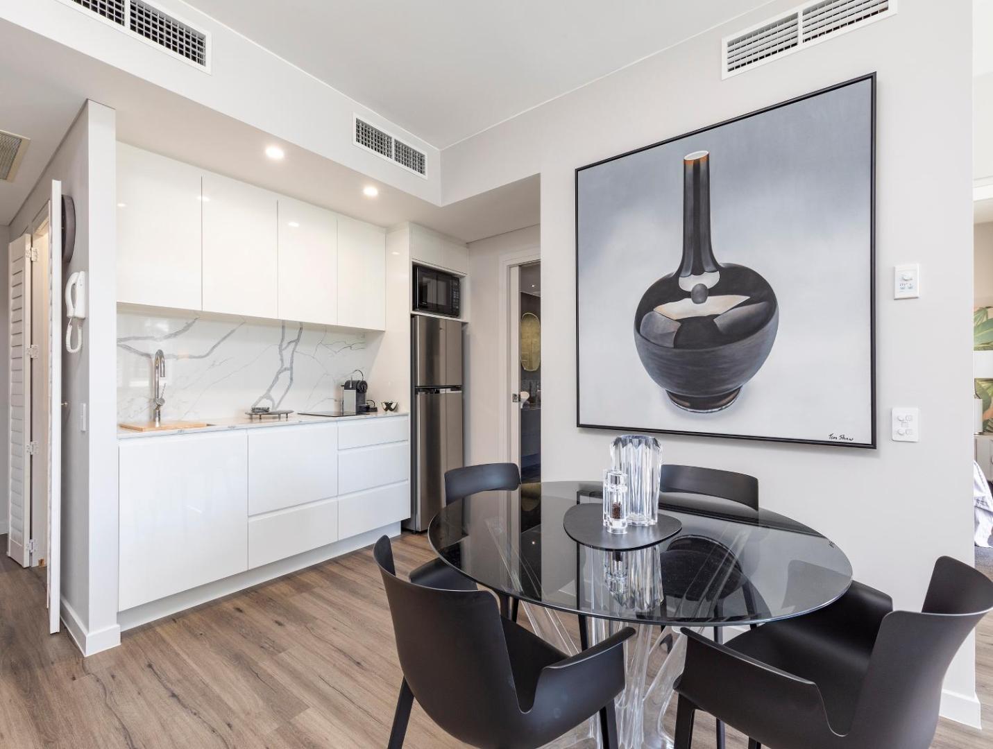 Bilde 5: Sleek, modern and comfortable on Hastings Street