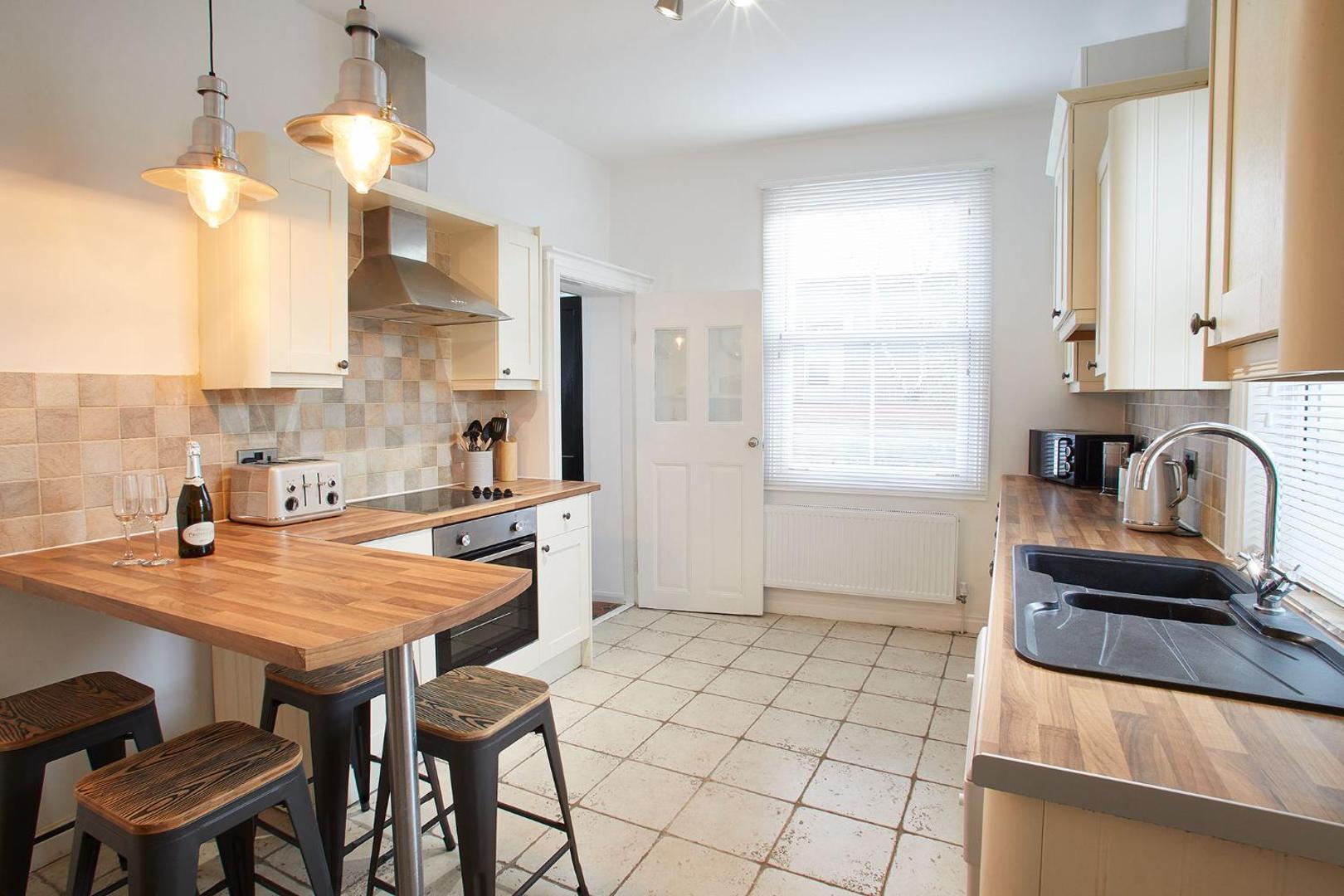 Photo 2 : Host & Stay - Windsor Cottage