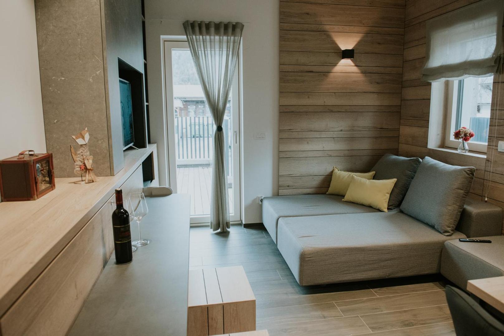 Kuva 3: Villa Mojca - Jasna&Jelka Apartments, Central Location with Private Garage and Alpine View