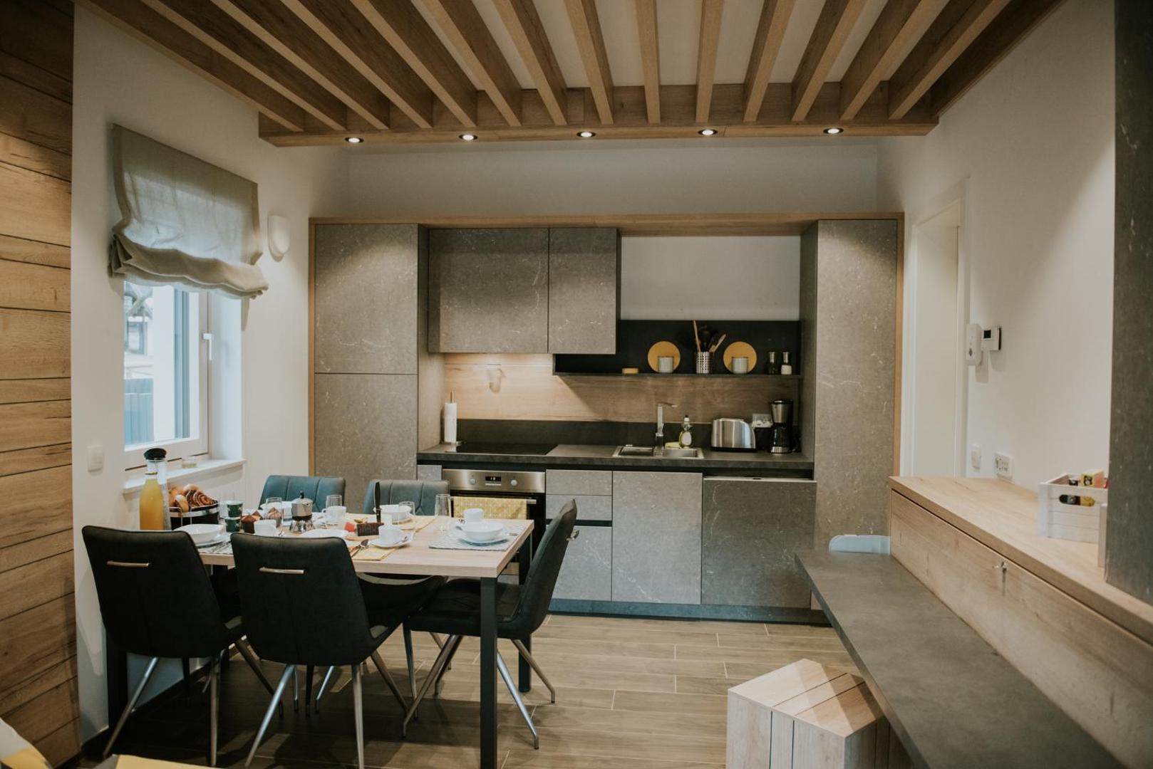 Kuva 4: Villa Mojca - Jasna&Jelka Apartments, Central Location with Private Garage and Alpine View