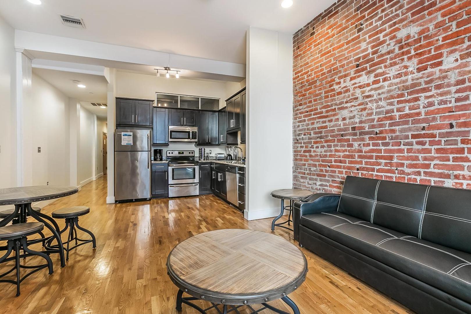 Foto 4: Spacious Condos - Close to NOLA Art & Culture